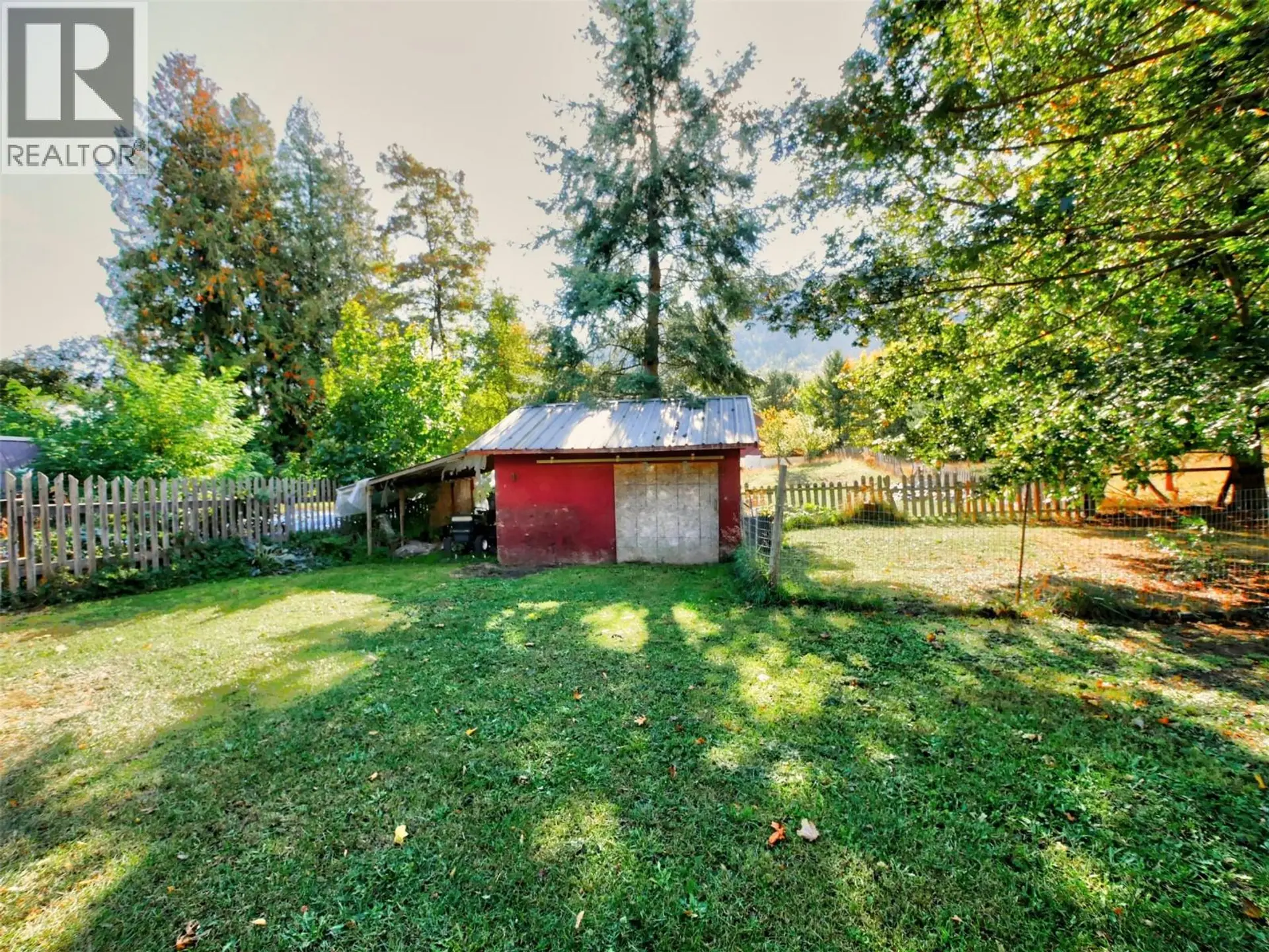 Property at 3560 UPPER LEVELS ROAD, Robson, BC