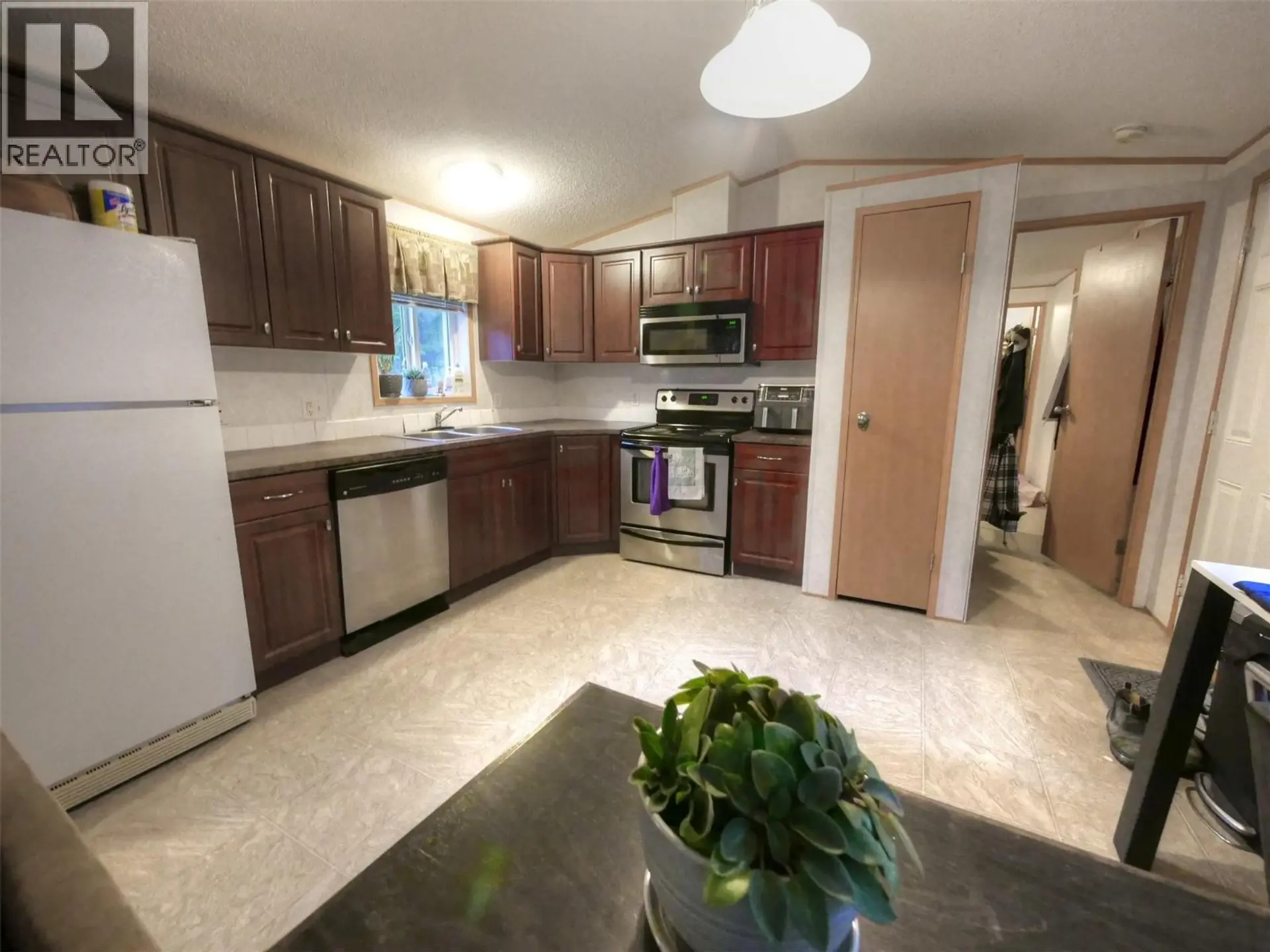 Property at 3560 UPPER LEVELS ROAD, Robson, BC