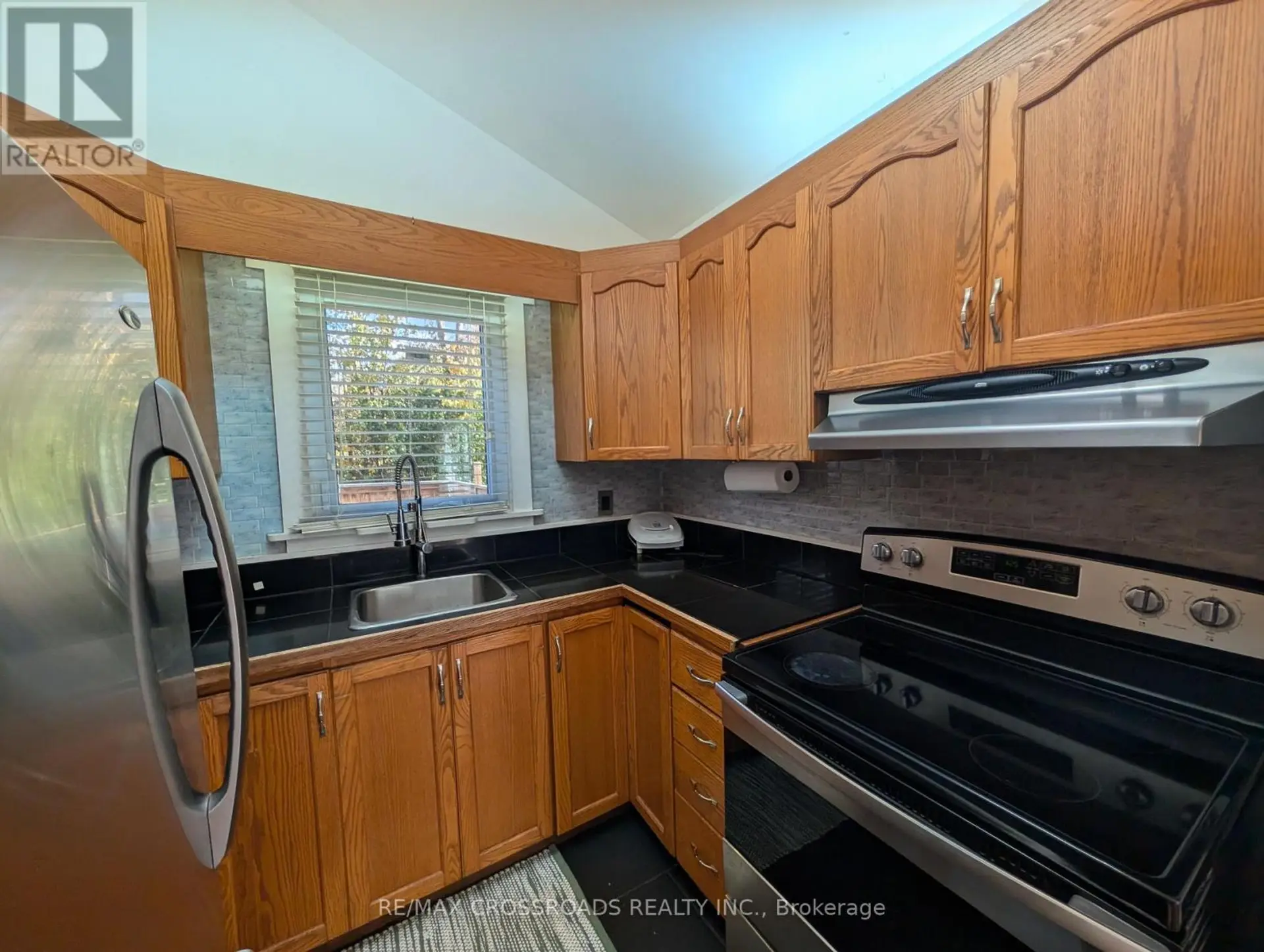 674 CHESTNUT STREET - Image 13