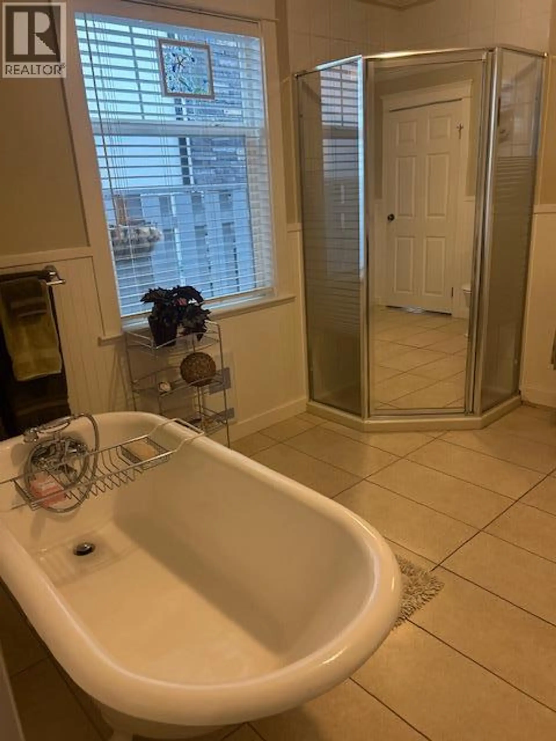 Property at 3547 LAKESHORE ROAD, Kelowna, BC