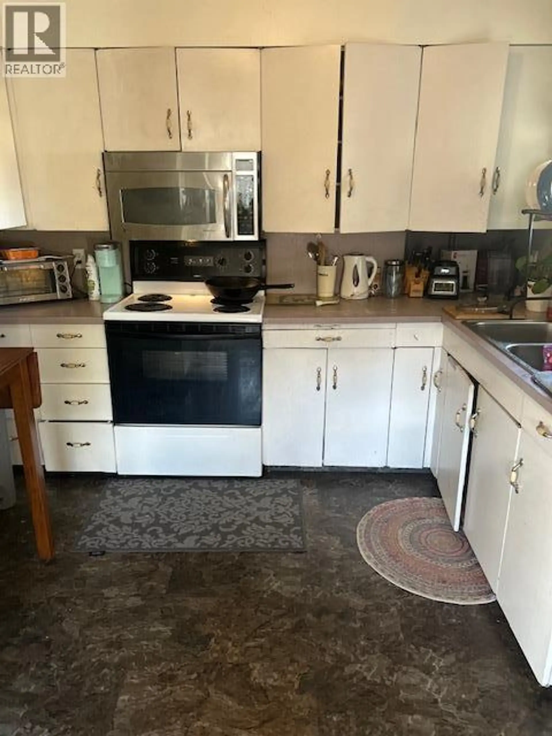 Property at 3531 LAKESHORE ROAD, Kelowna, BC