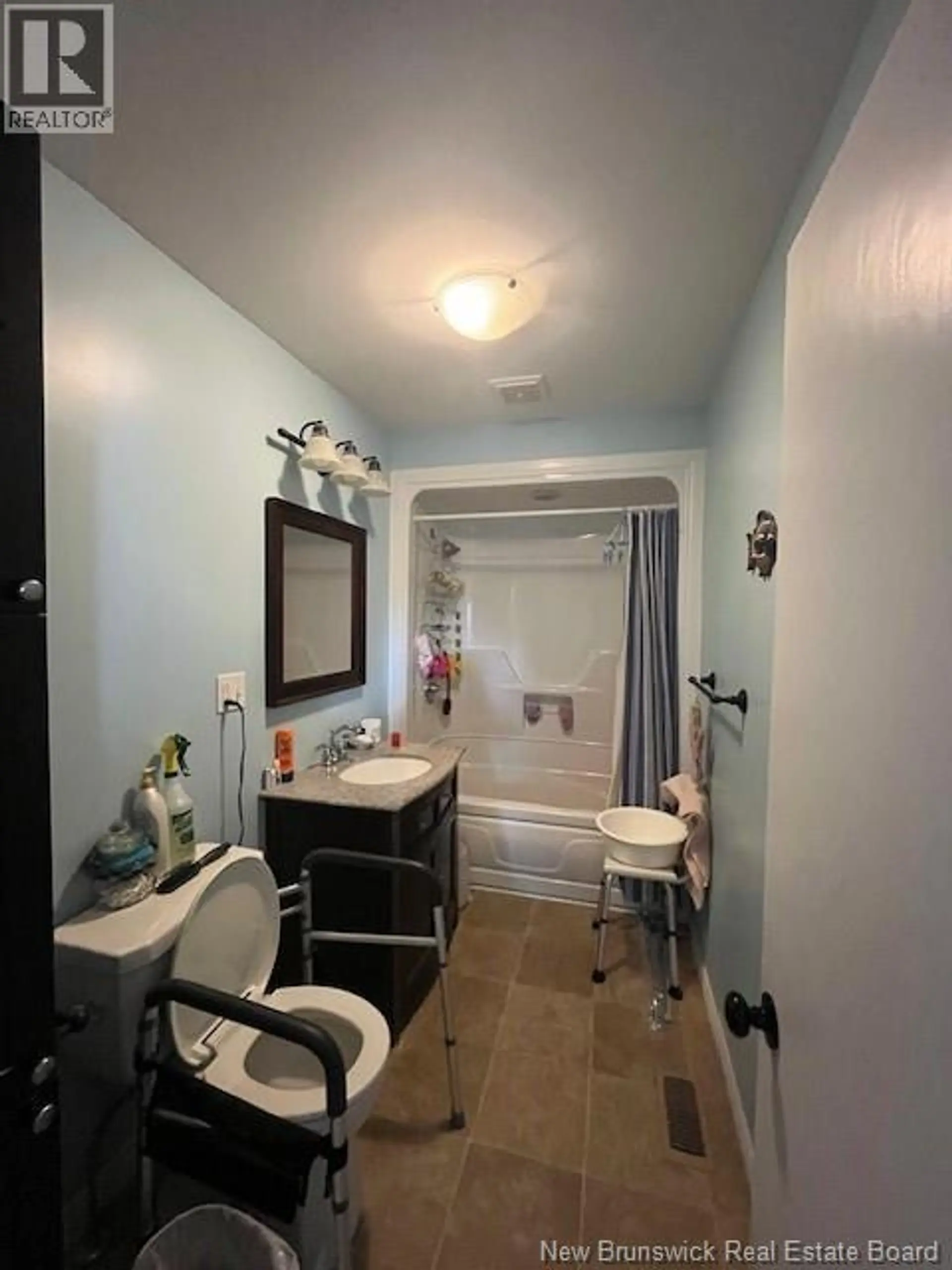 3 L'EGLISE STREET - Image 15