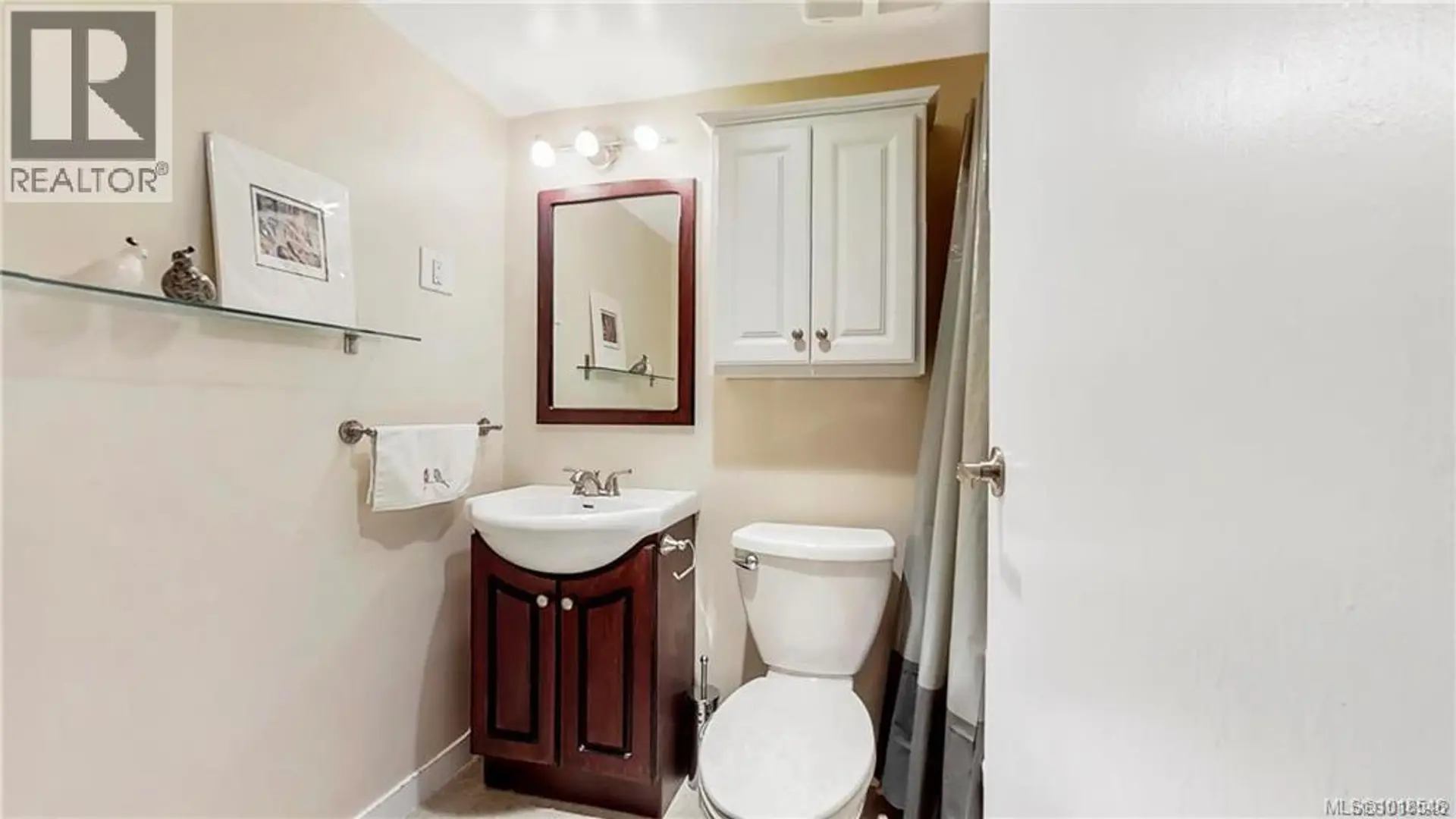 Property at #303 1597 MIDGARD AVE, Saanich, BC