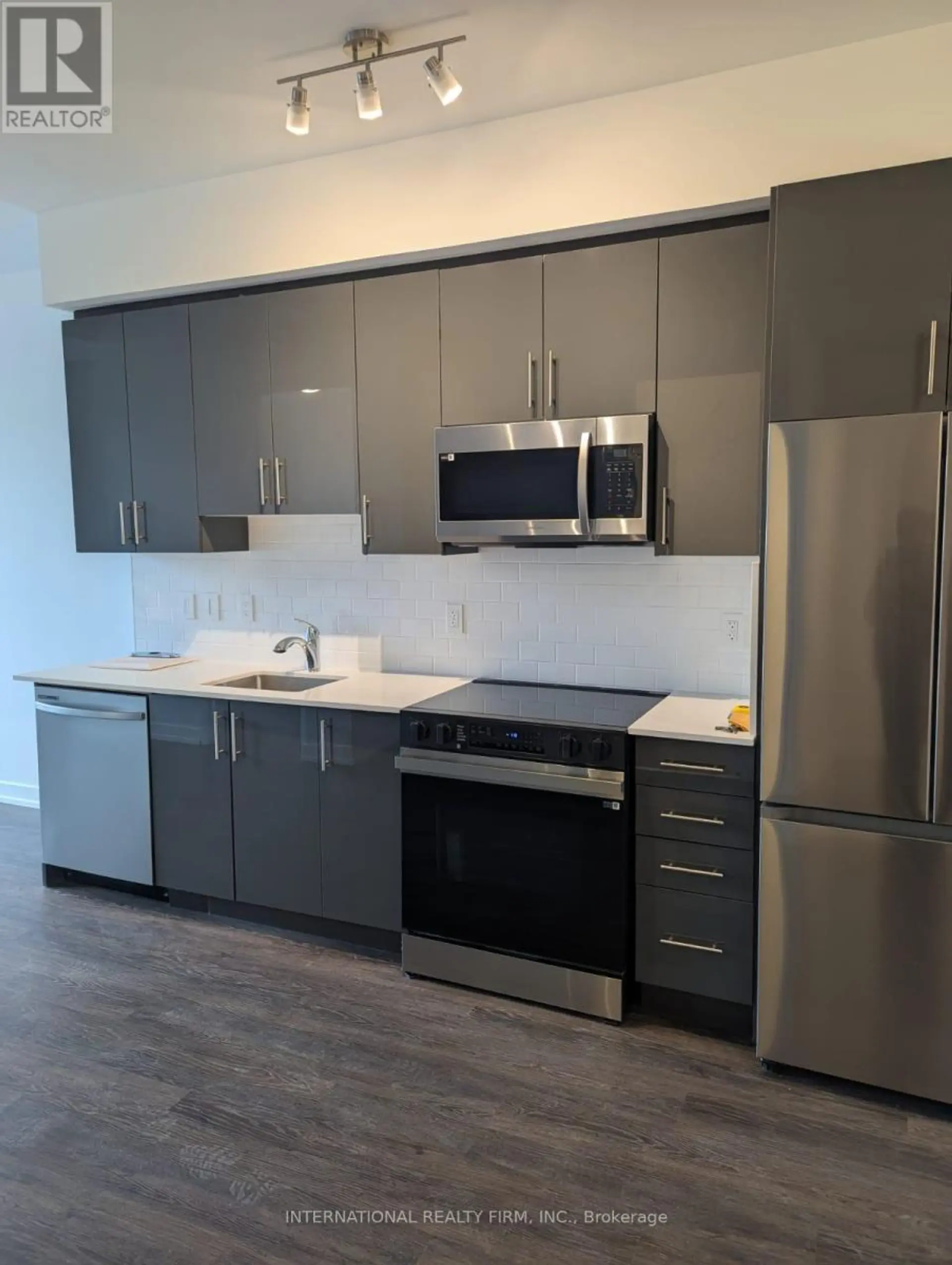 #102 556 MARLEE AVENUE - Image 3