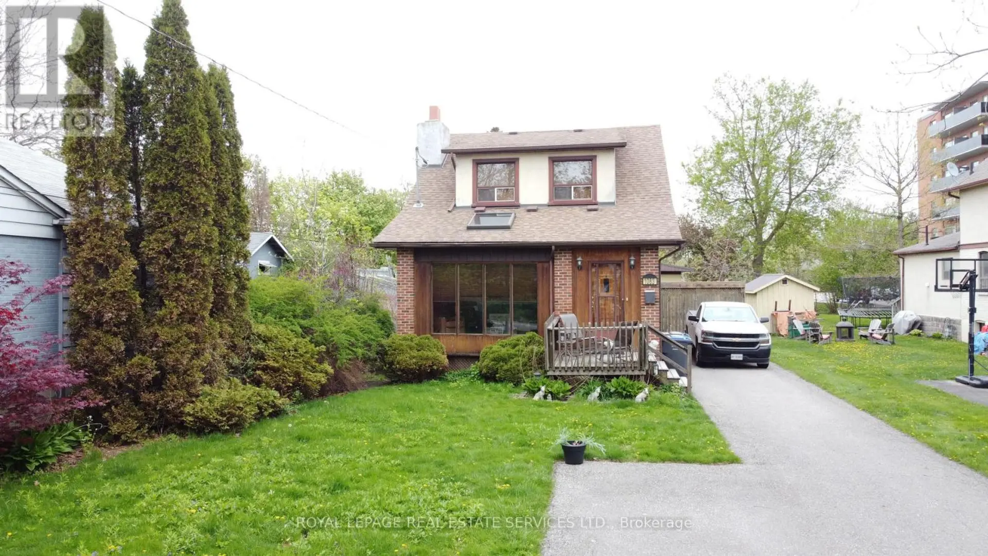 1083 SENECA AVENUE - Image 2