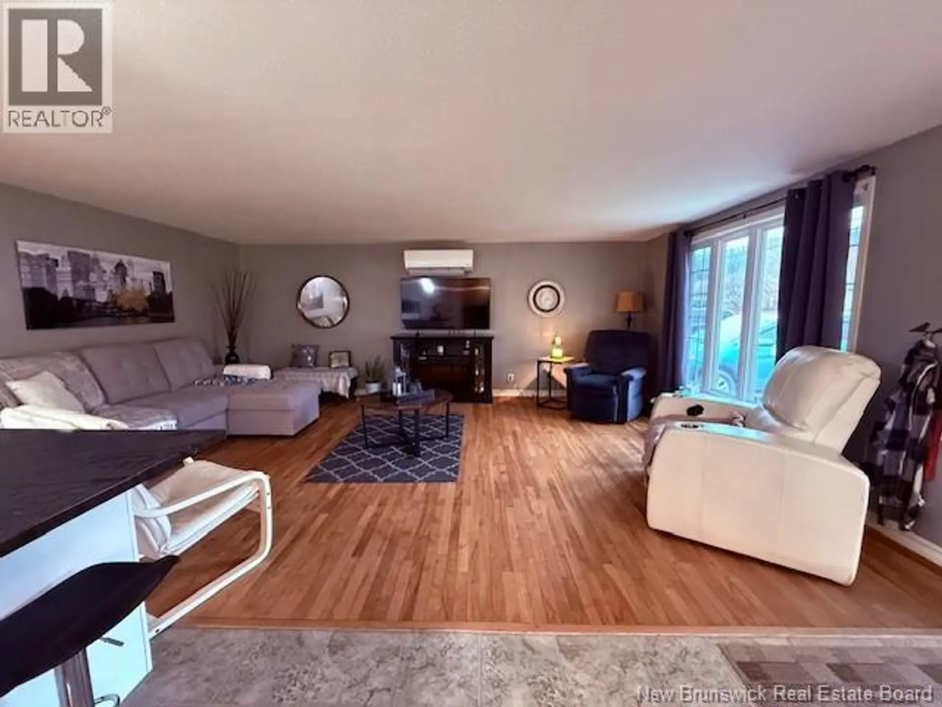 2537 DES PIONNIERS AVENUE - Image 7