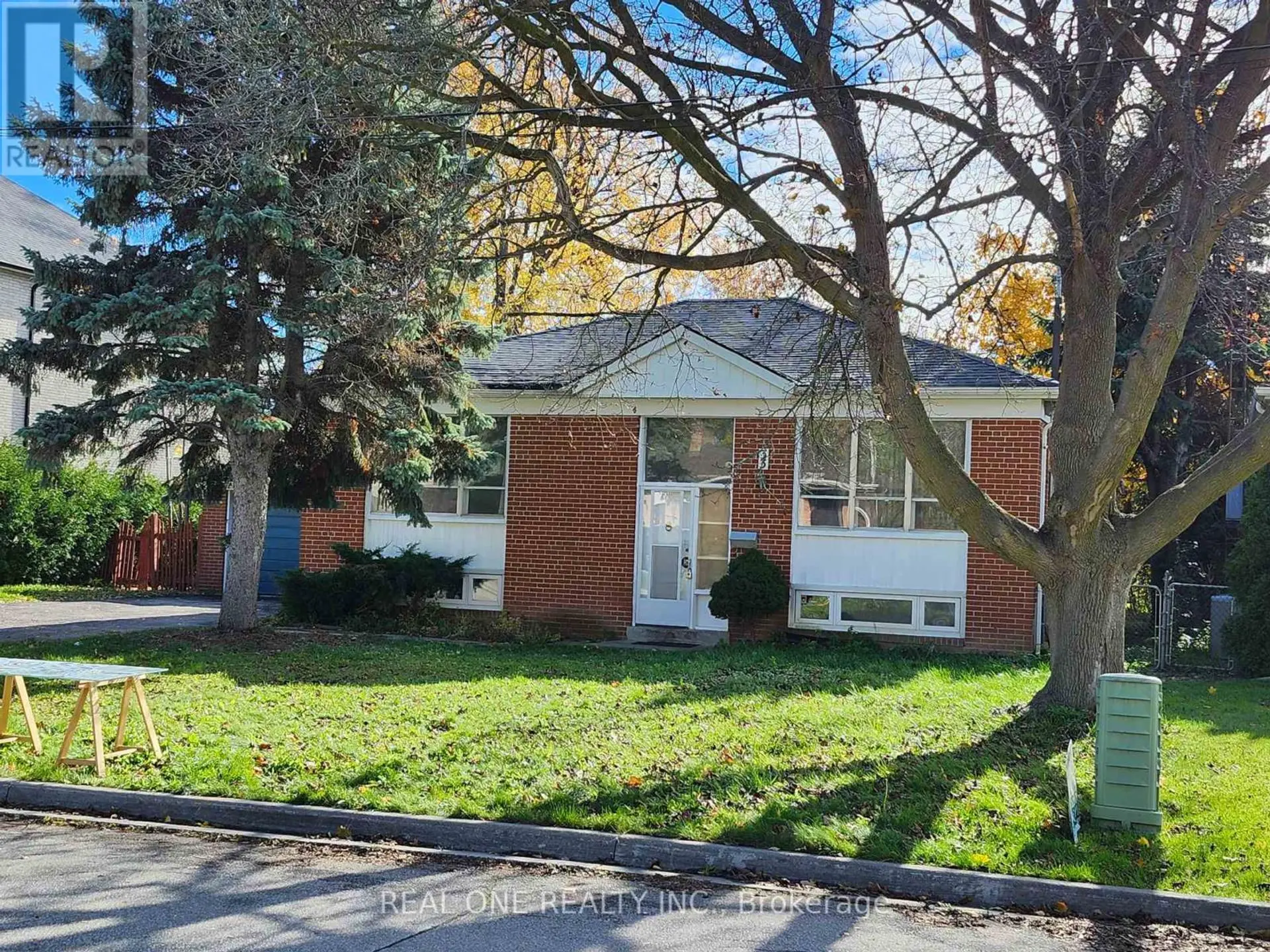 33 URBANDALE AVENUE - Image 1