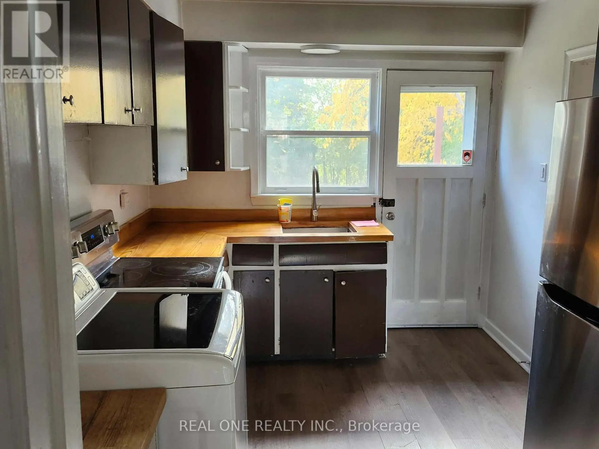 33 URBANDALE AVENUE - Image 4