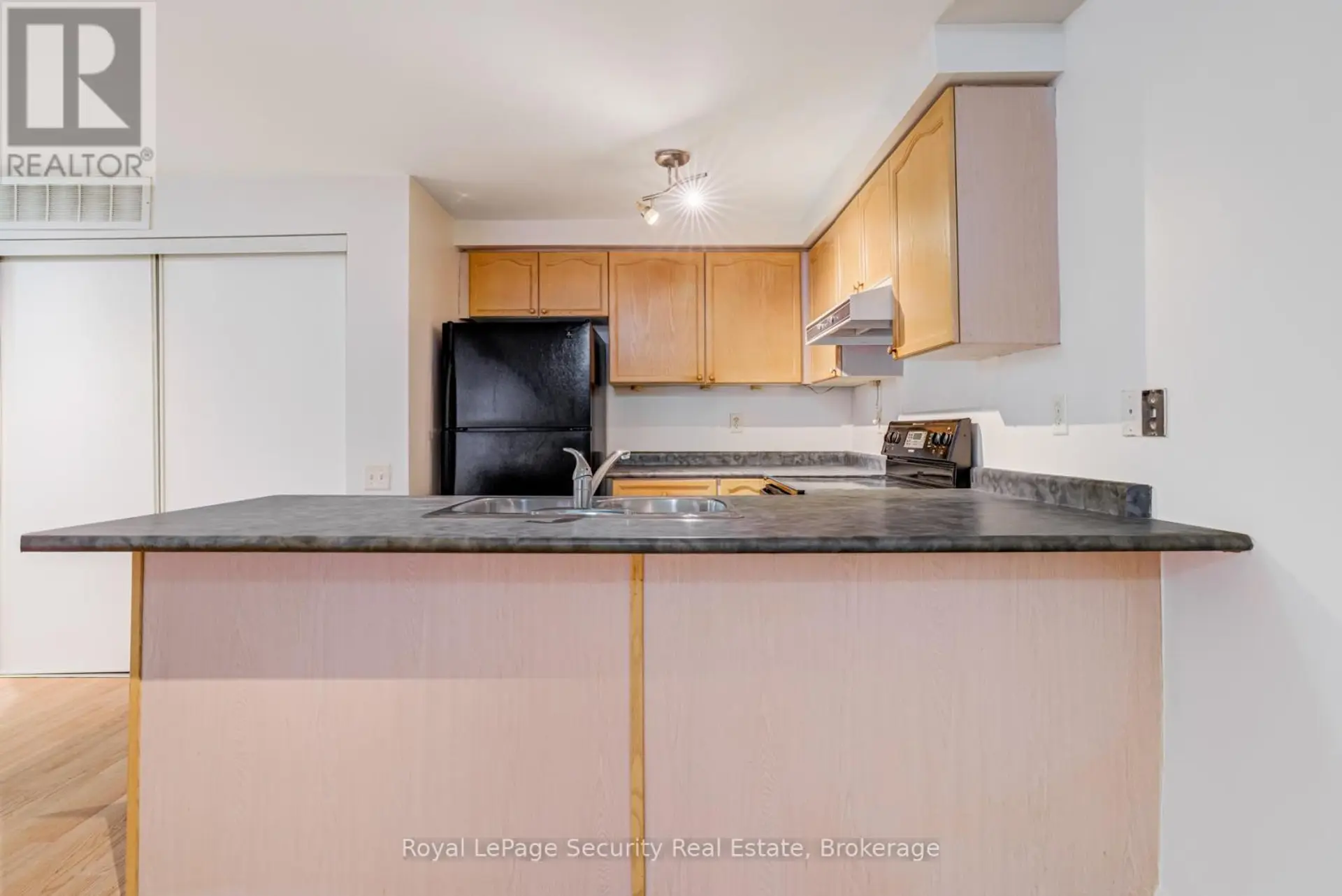 #137 760 LAWRENCE AVENUE W - Image 11