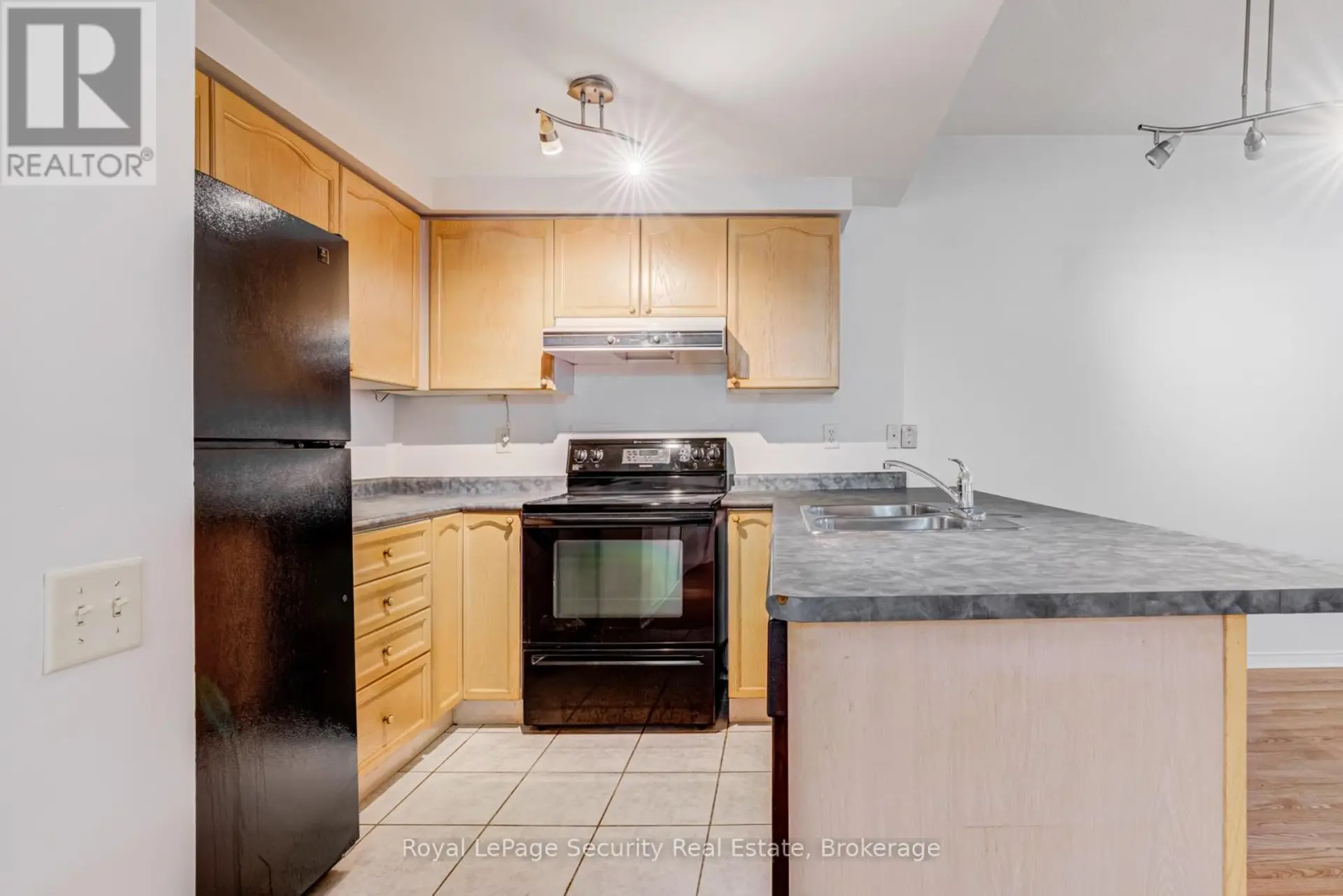 #137 760 LAWRENCE AVENUE W - Image 13