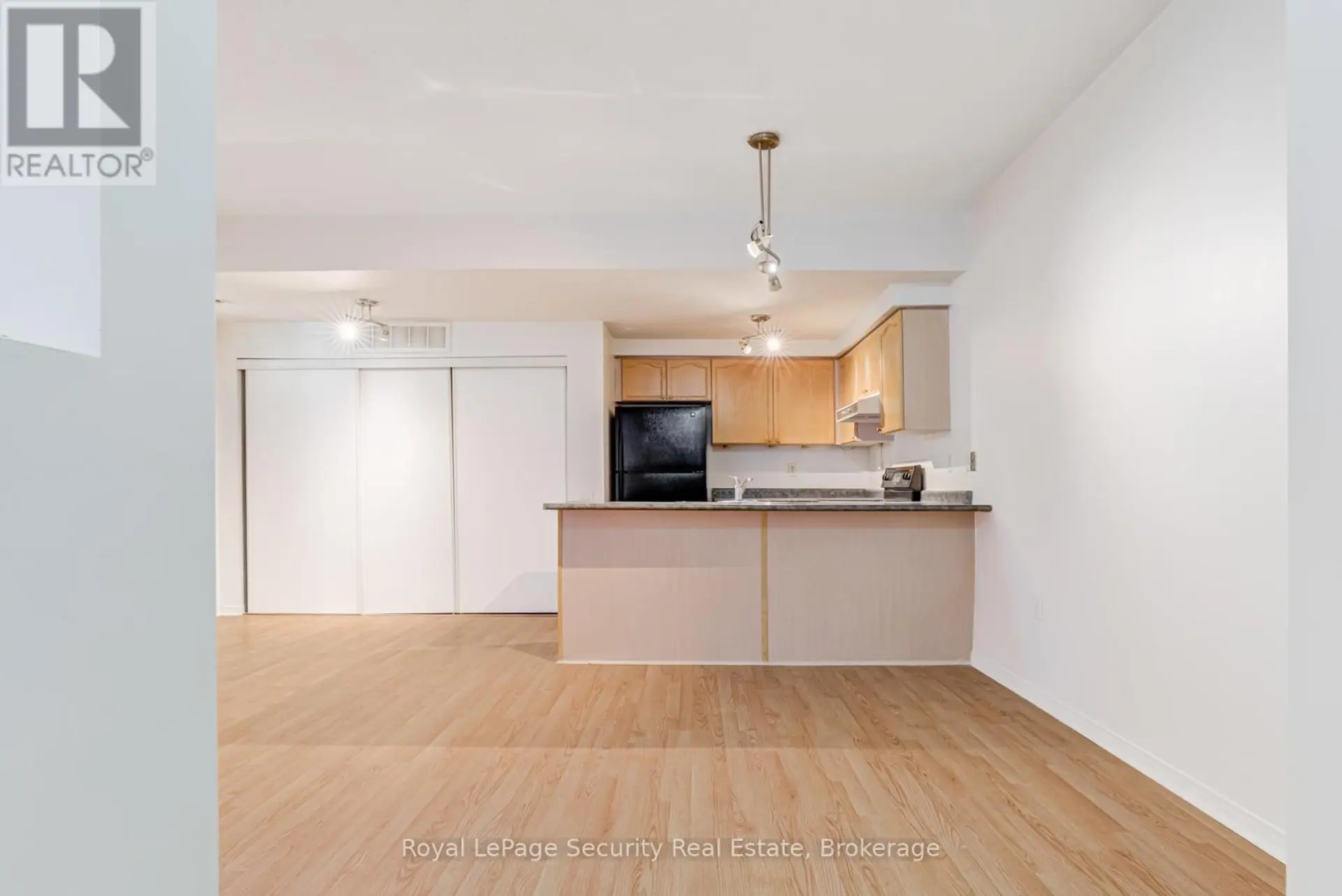 #137 760 LAWRENCE AVENUE W - Image 8