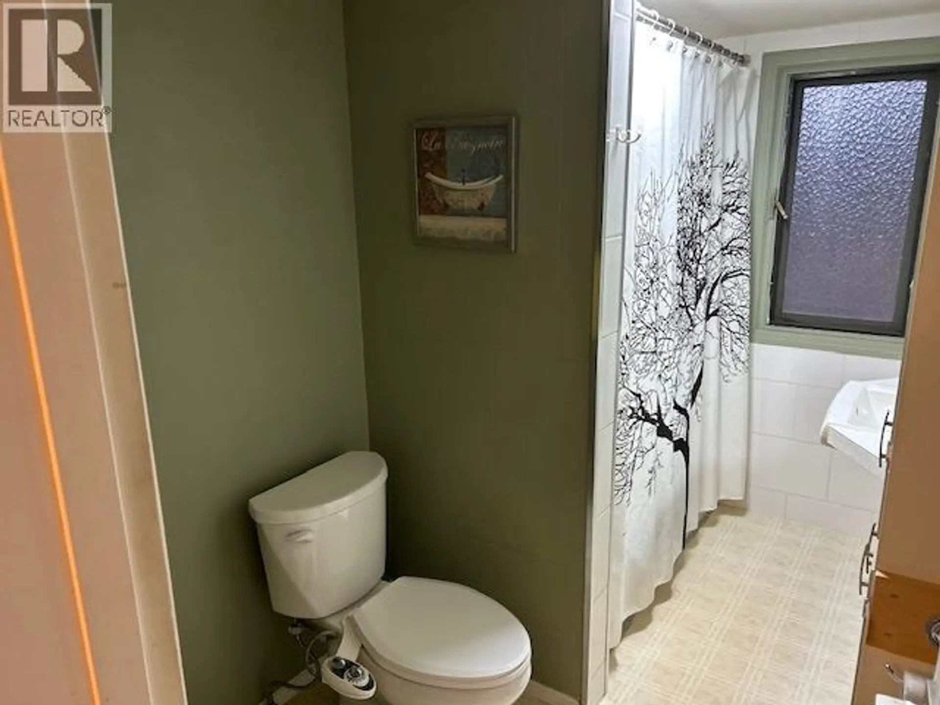 Property at 3595 LAKESHORE ROAD, Kelowna, BC