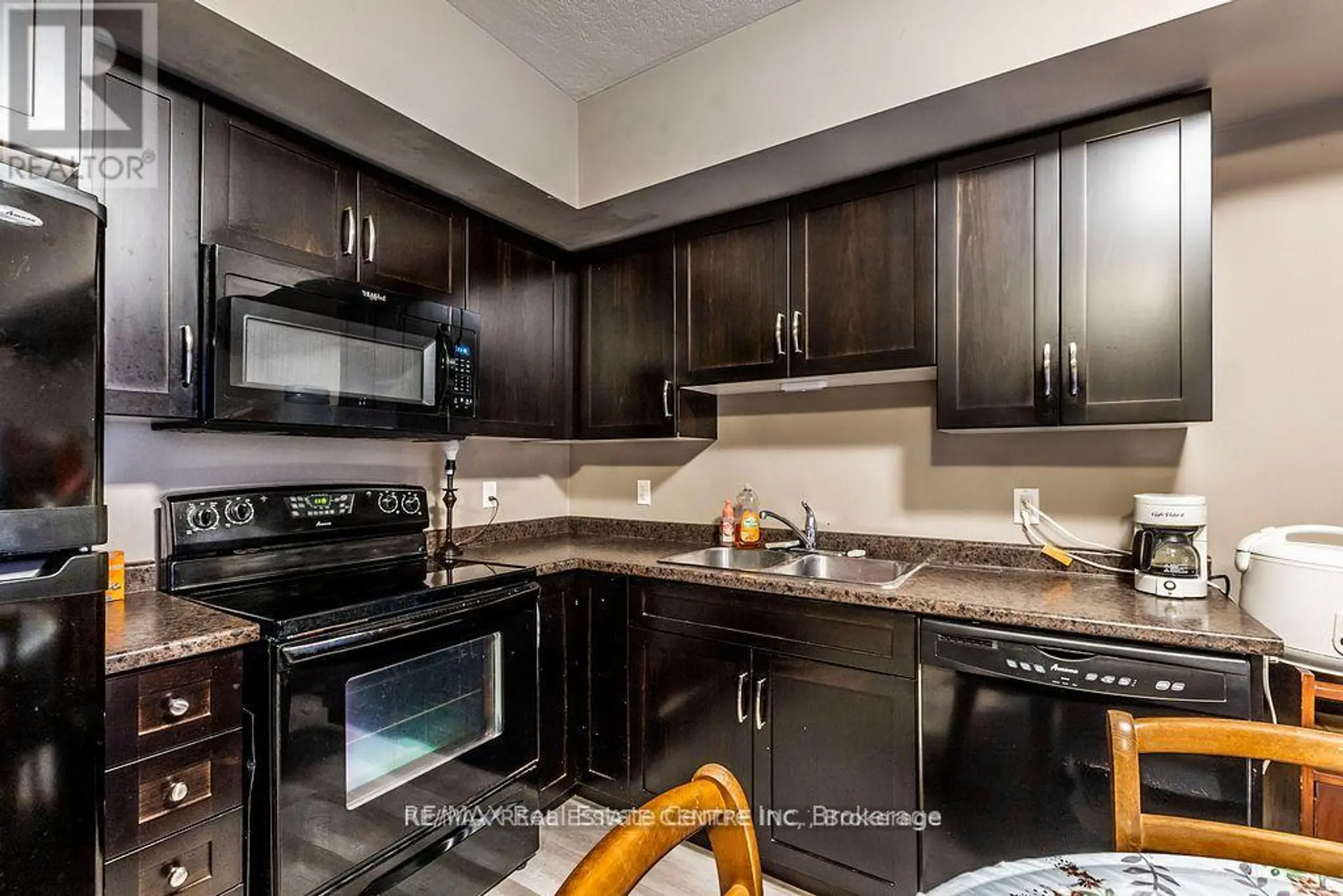 #8B 38 HOWE DRIVE - Image 10