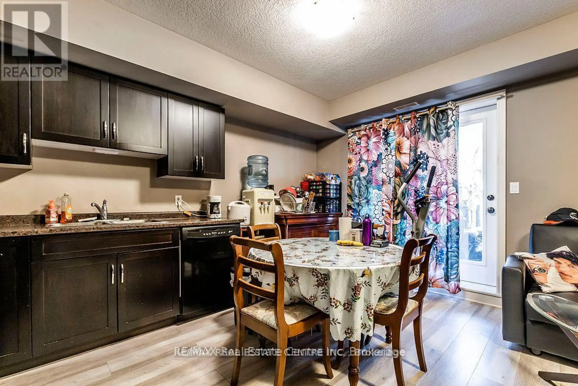 #8B 38 HOWE DRIVE - Image 11