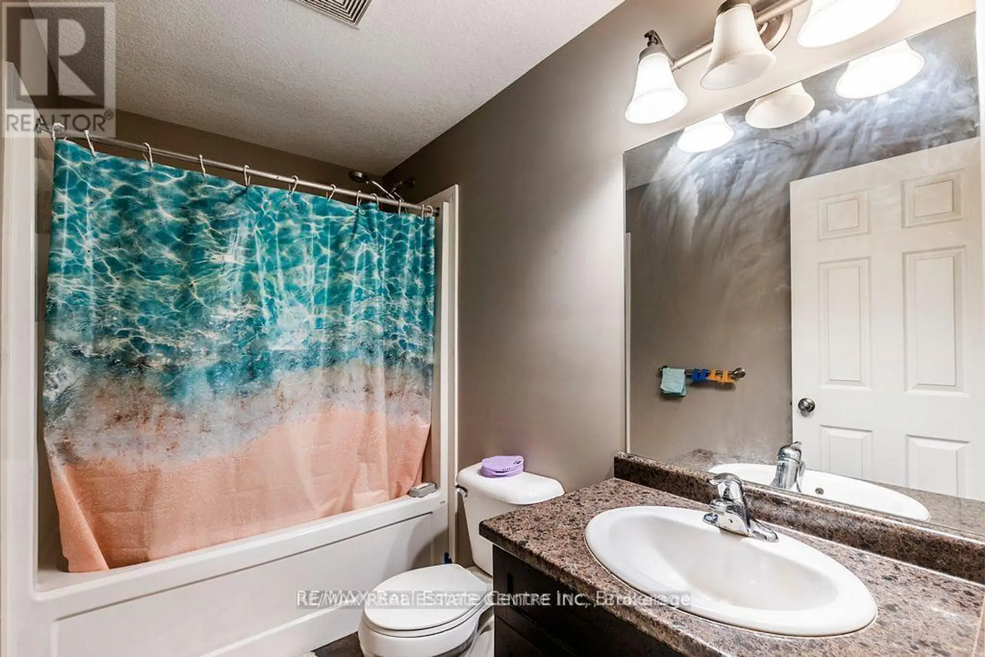 #8B 38 HOWE DRIVE - Image 15