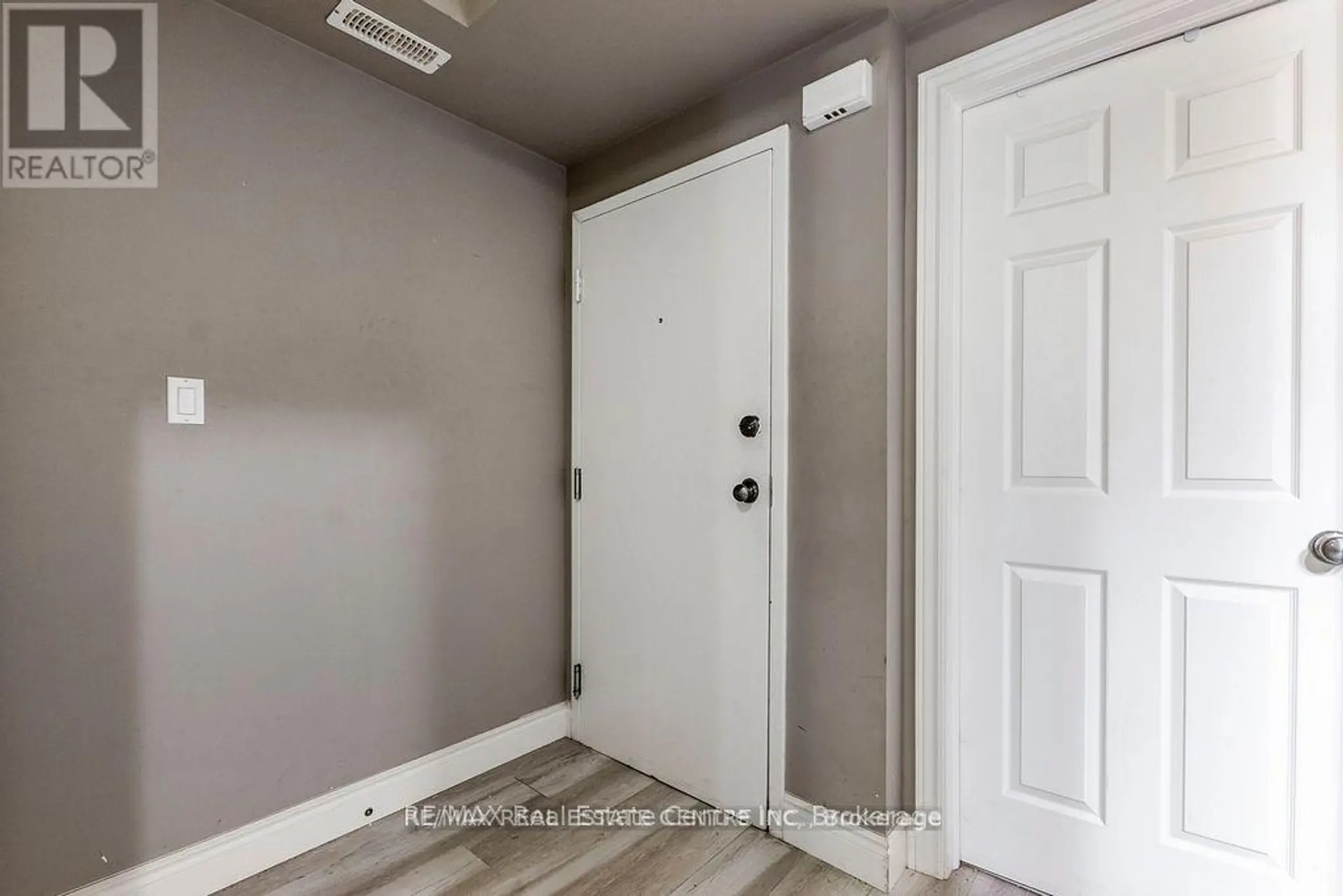 #8B 38 HOWE DRIVE - Image 5