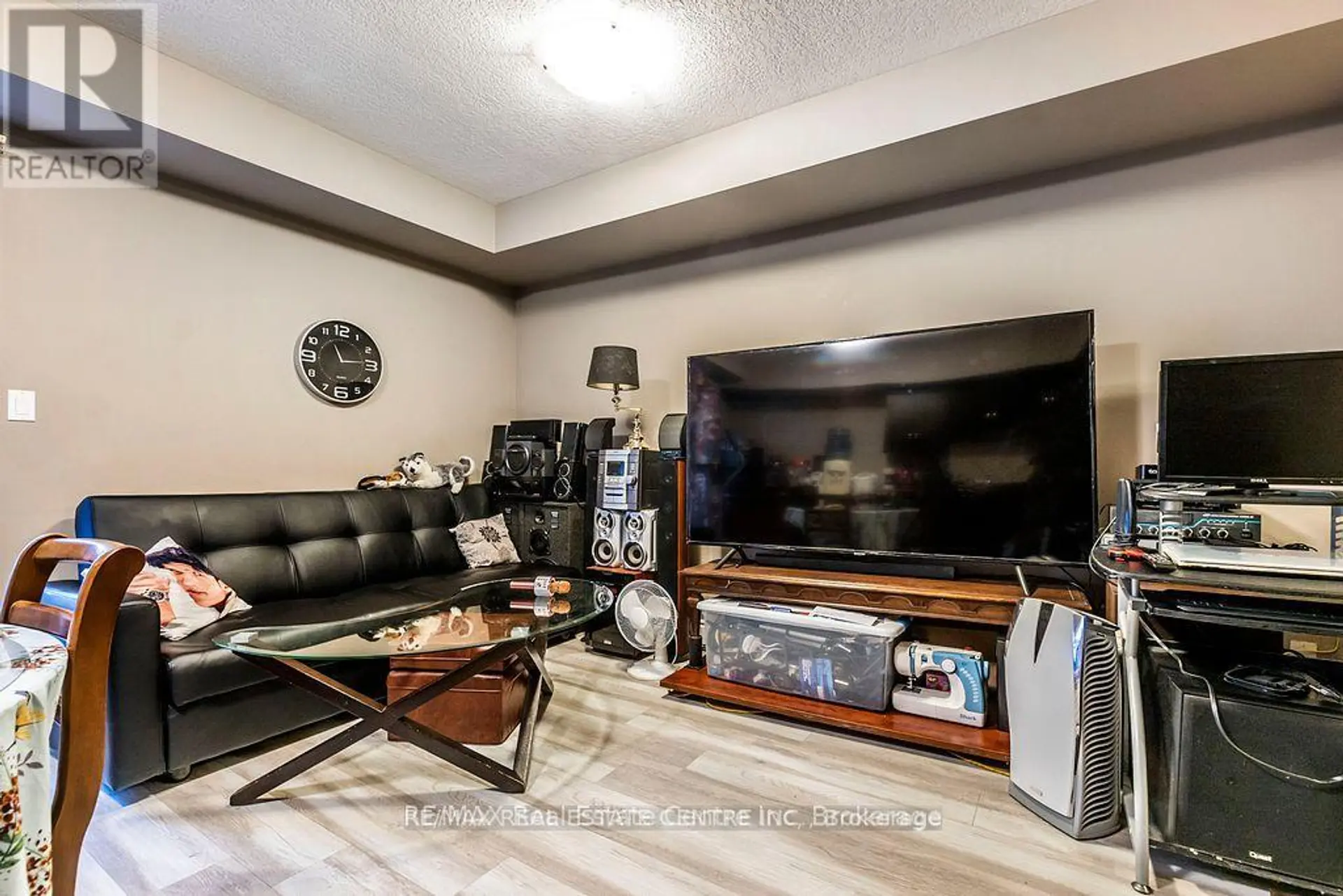 #8B 38 HOWE DRIVE - Image 6