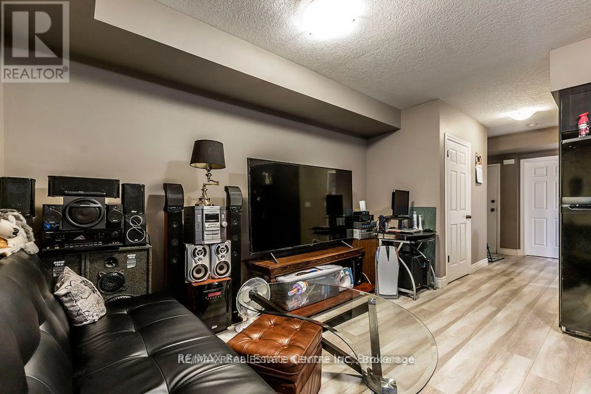#8B 38 HOWE DRIVE - Image 7