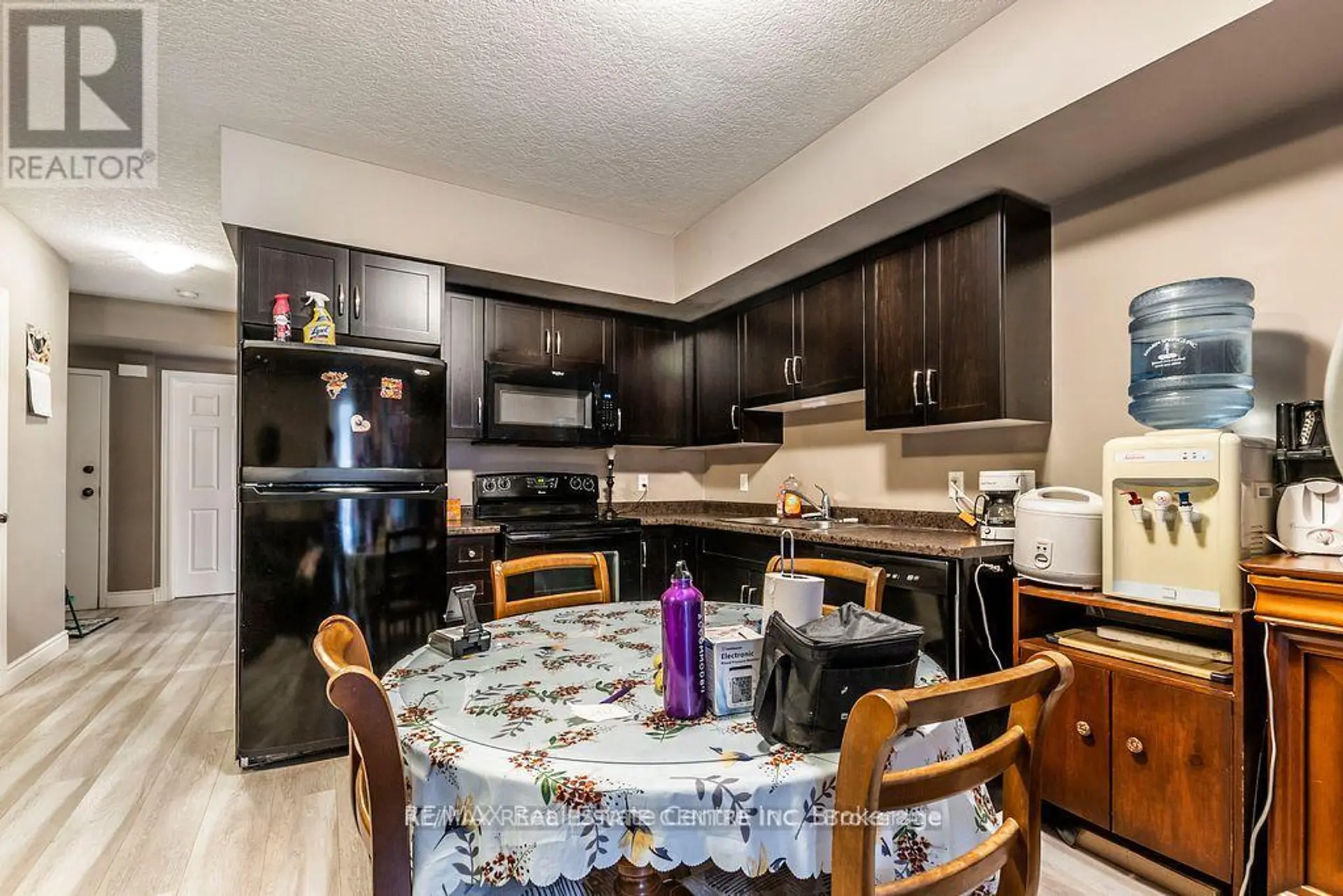 #8B 38 HOWE DRIVE - Image 9