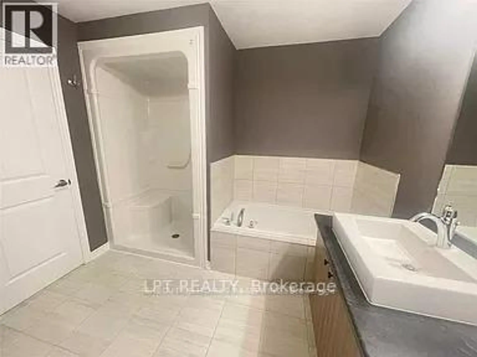 24 BRADLEY AVENUE - Image 10