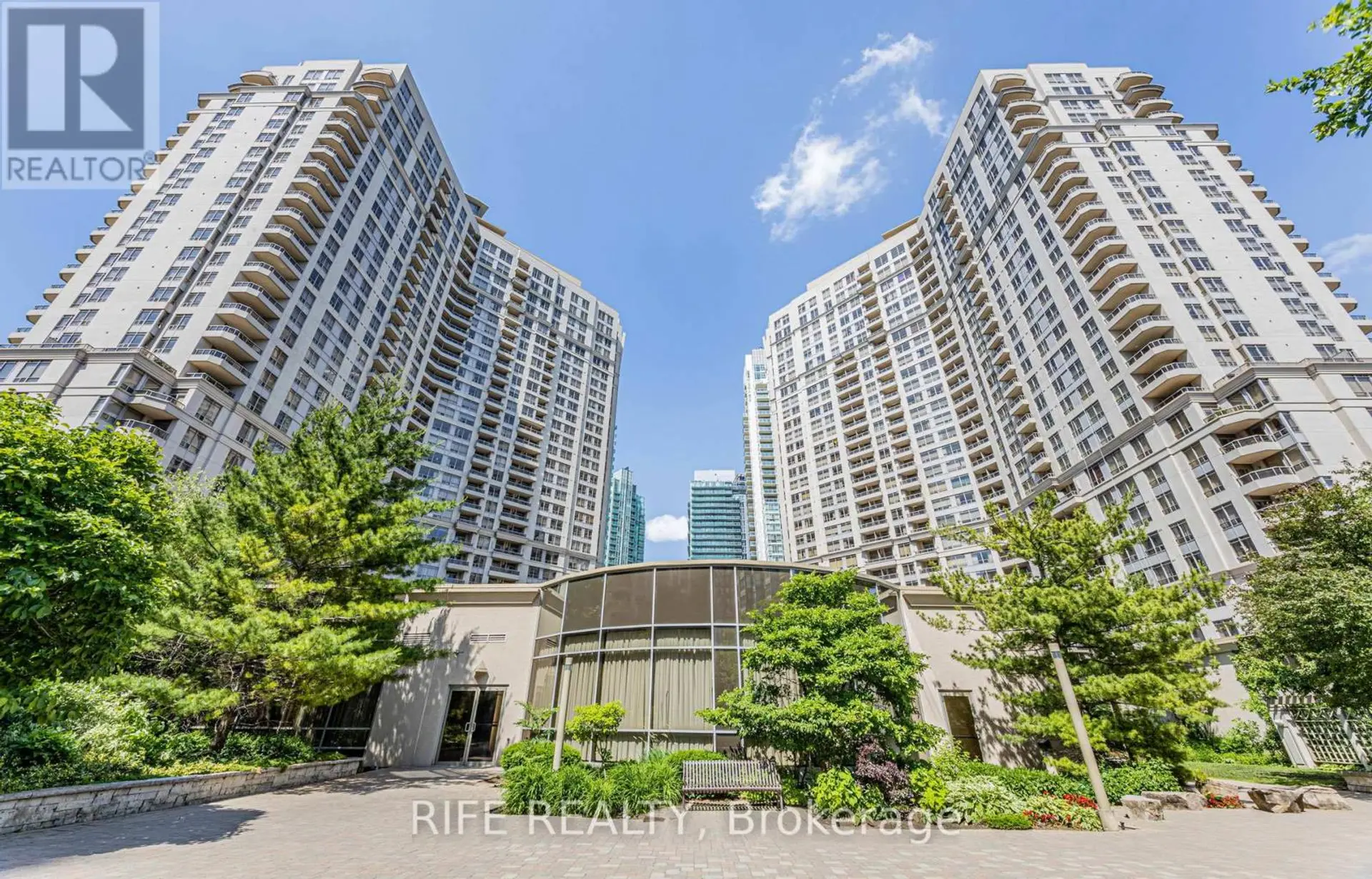 #GPH10 3880 DUKE OF YORK BOULEVARD - Image 13