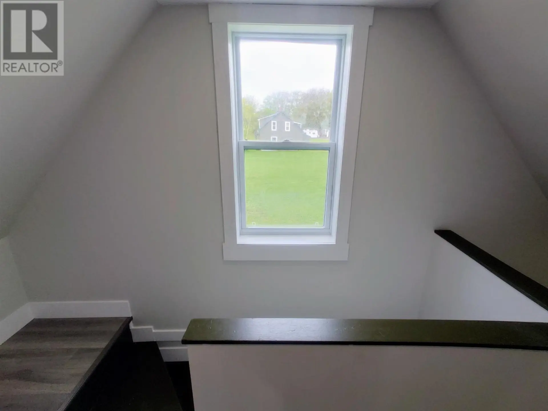 41 MAIN DRIVE EAST - Image 10
