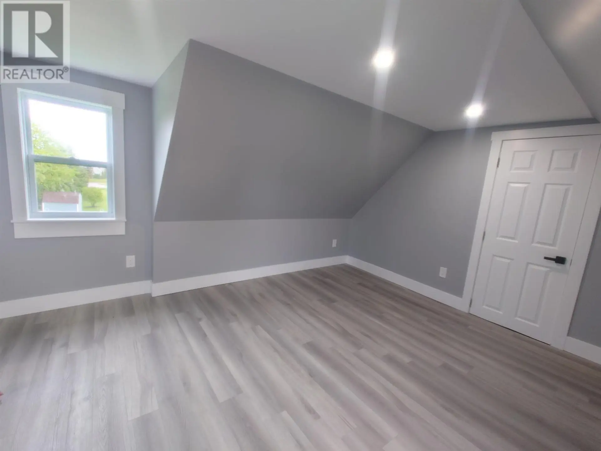 41 MAIN DRIVE EAST - Image 4