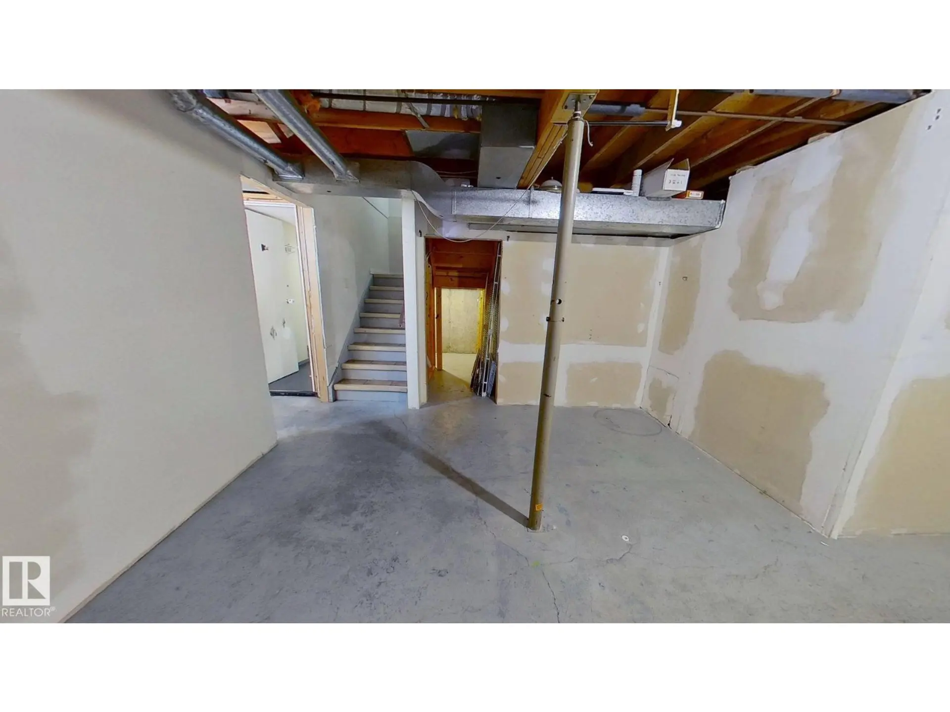 #59 7604 29 AV NW - Image 13