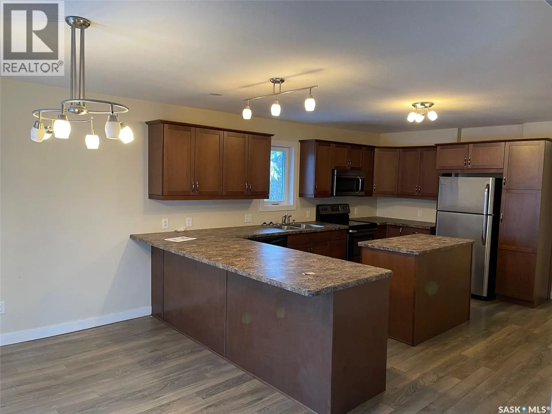 431 VAUGHAN STREET W - Image 4