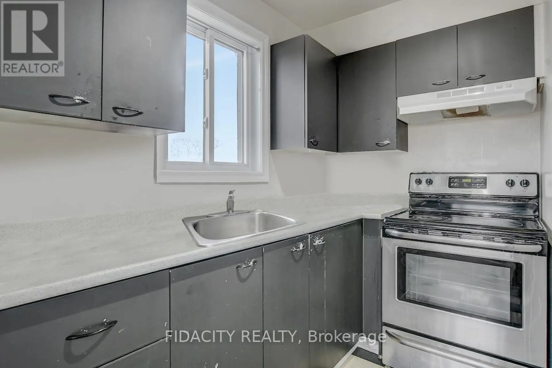 #309 1490 HERON ROAD - Image 9