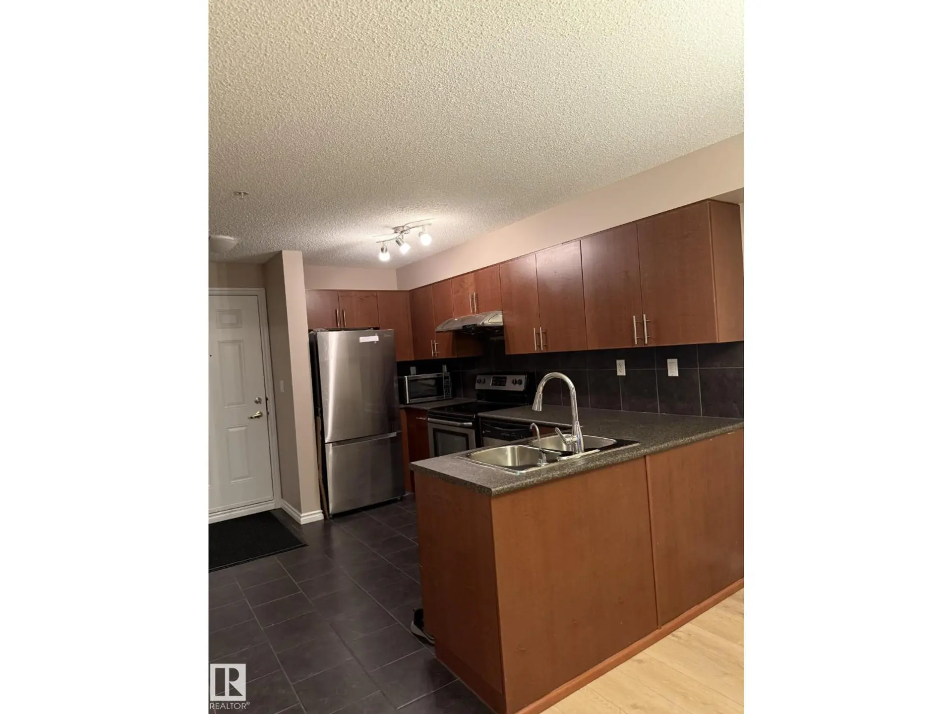 #303 10118 106 AV NW - Image 4