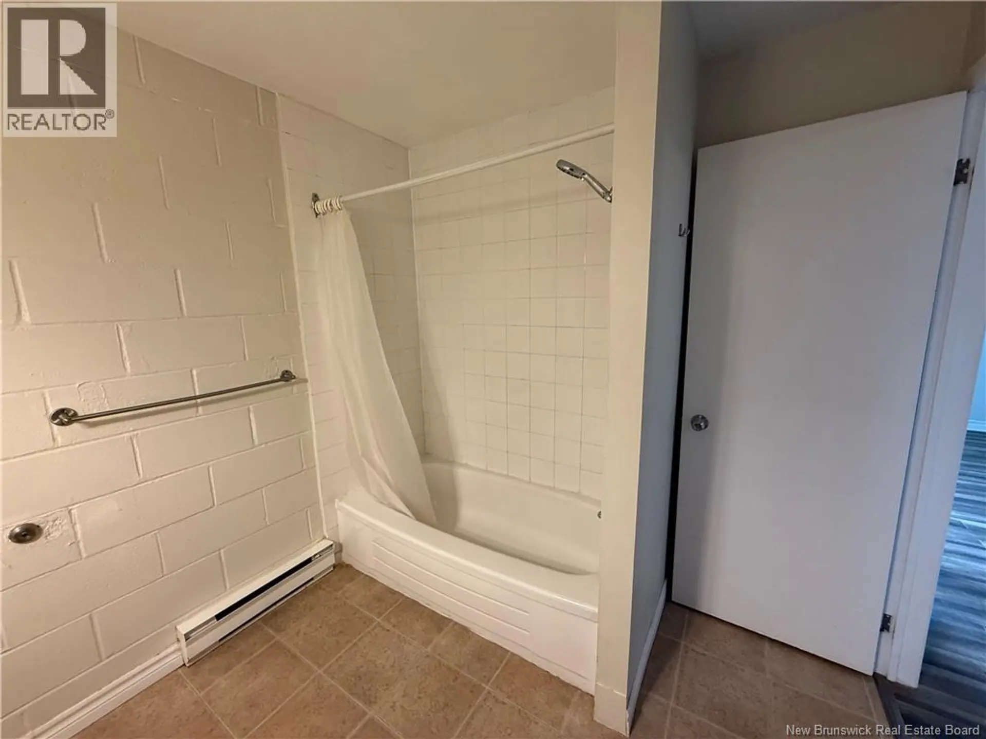 #18 24 SUFFOLK - Image 14