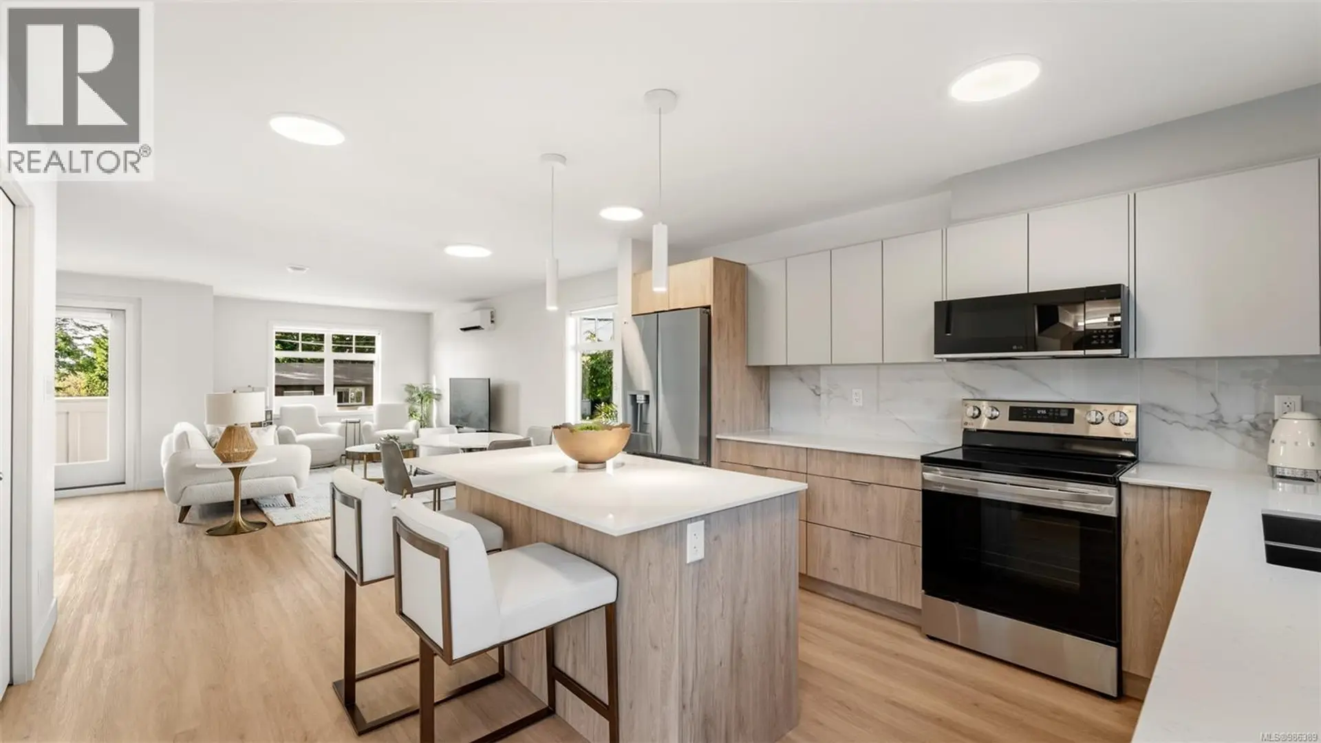 Property at #4-203 4201 TYNDALL AVE, Saanich, BC