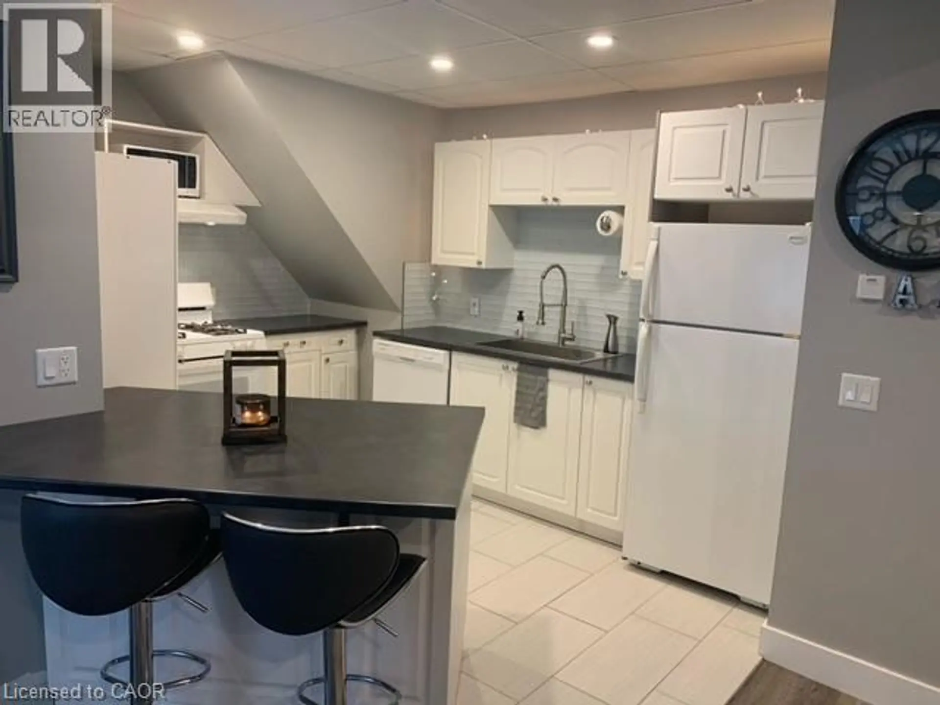 6 HOWARD STREET - Image 2