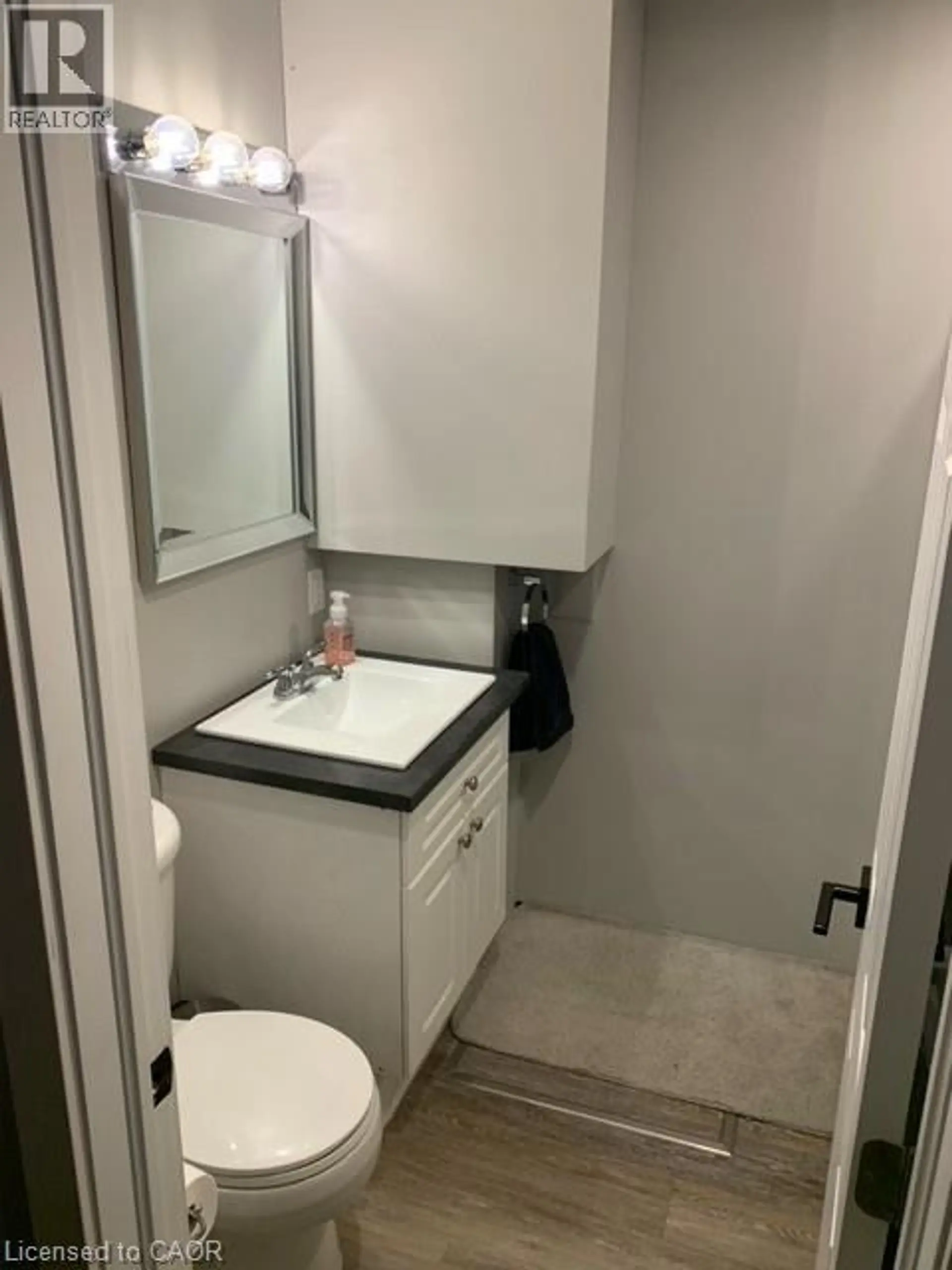 6 HOWARD STREET - Image 6