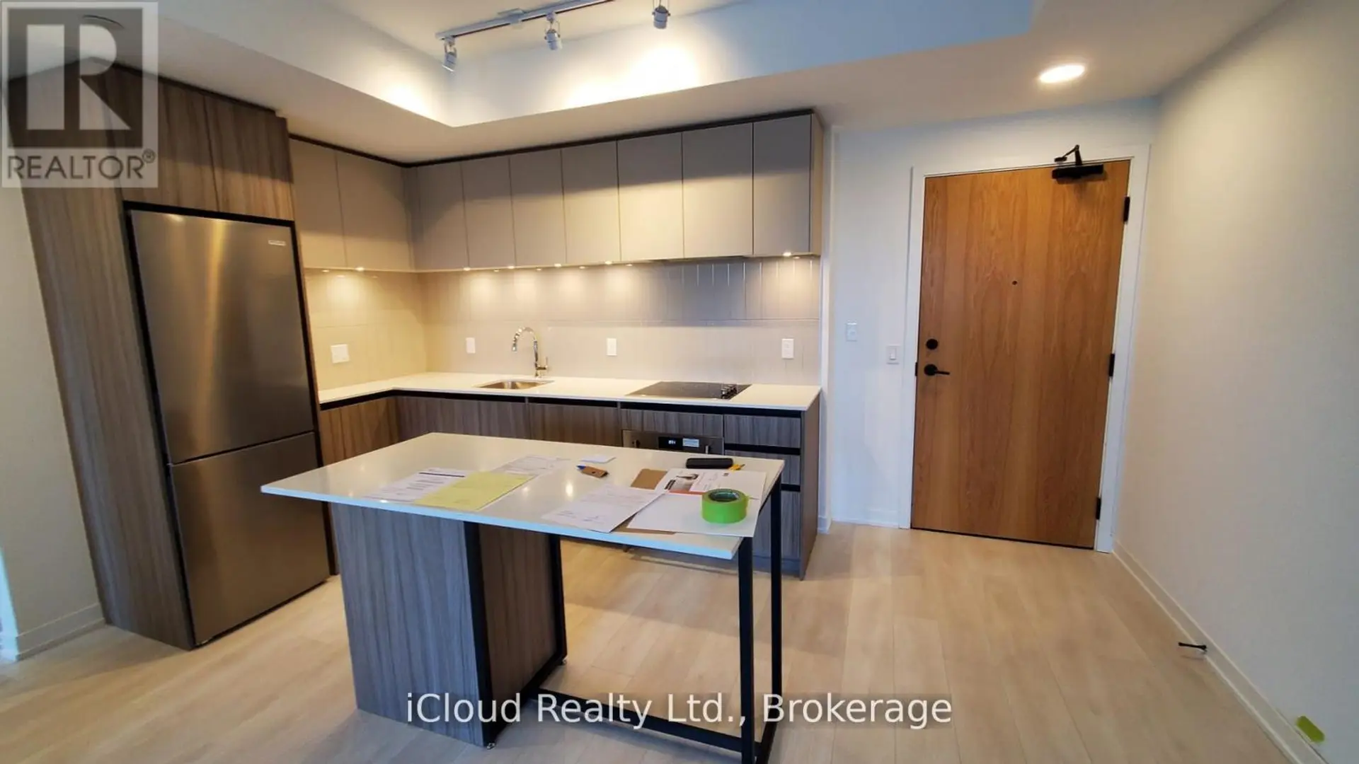 #210 7950 BATHURST STREET - Image 1
