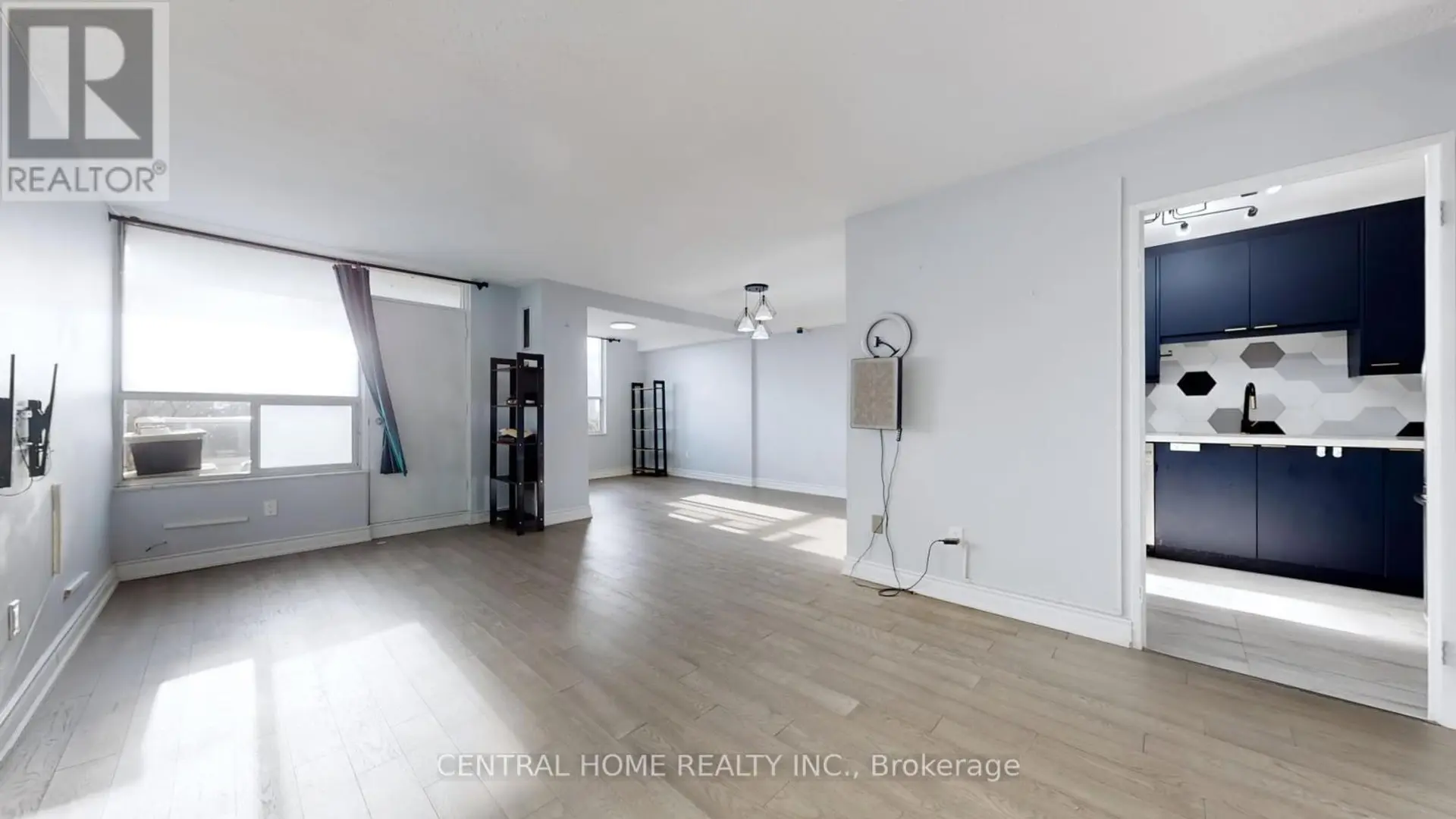 #715 5 SHADY GOLFWAY - Image 1