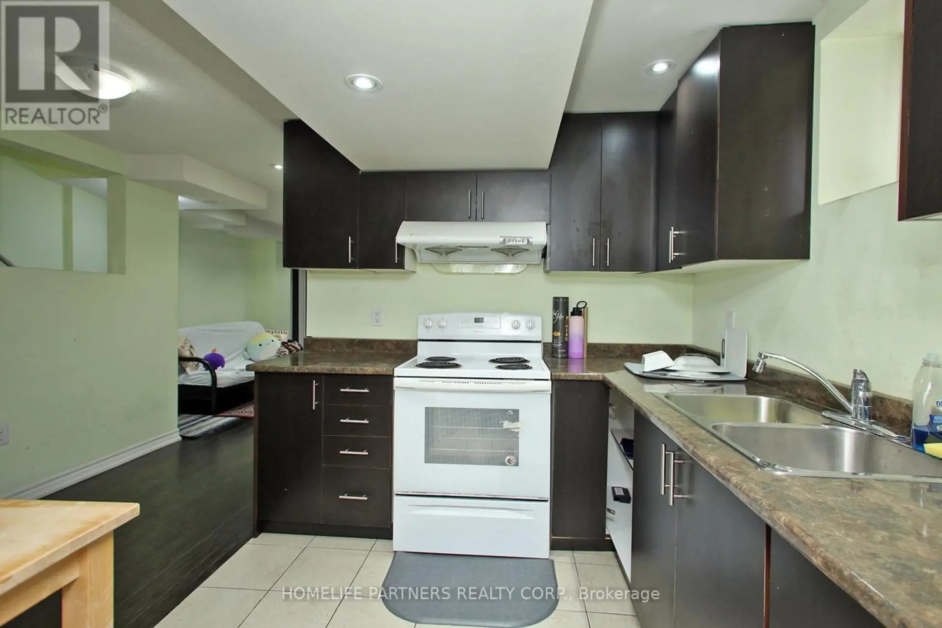 40 NATHANIEL CRESCENT - Image 11