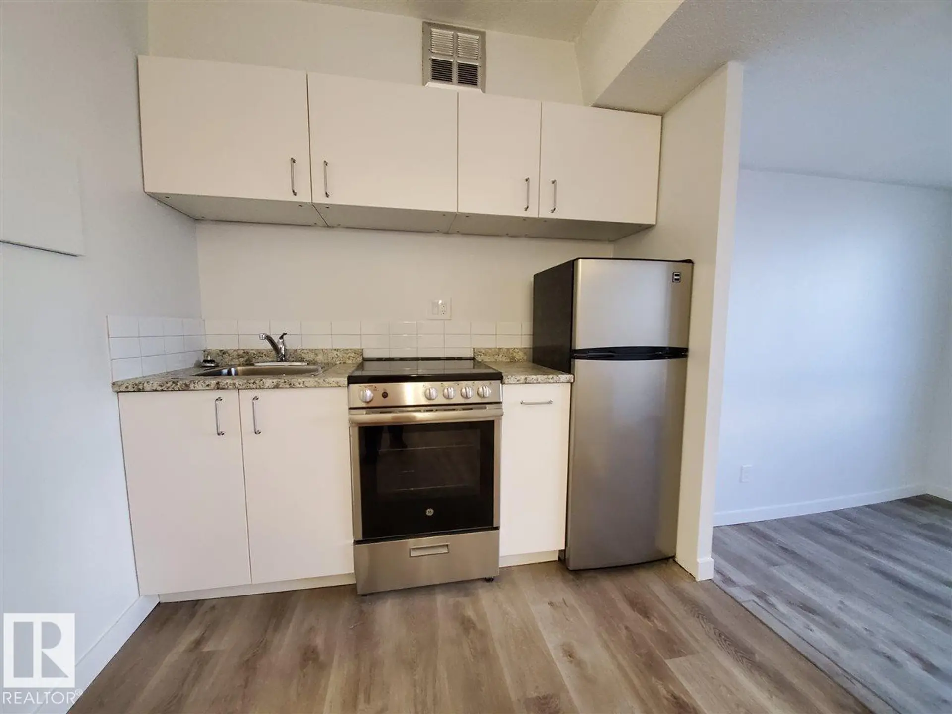 #614 10160 114 ST NW - Image 2