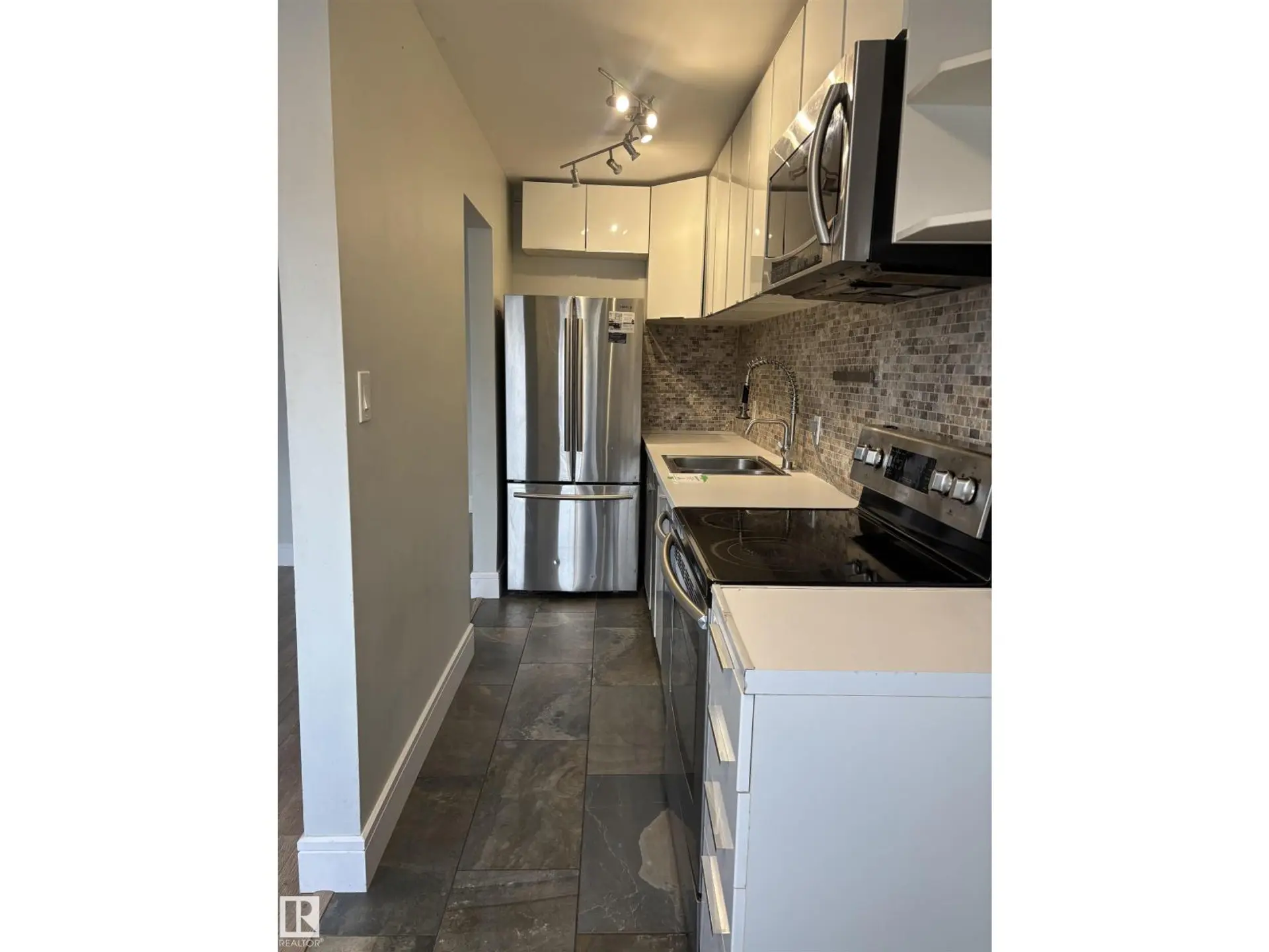 #24 8406 104 ST NW - Image 3