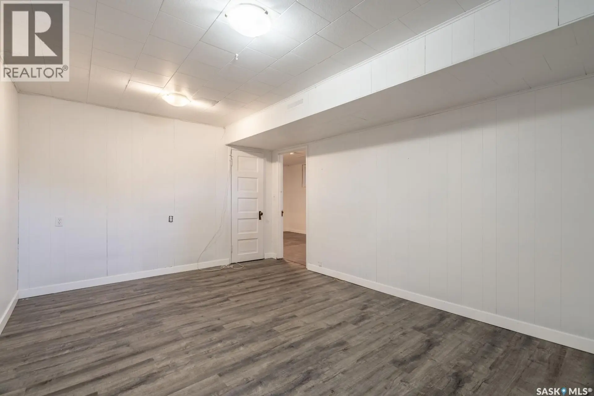 1321 VICTORIA AVENUE - Image 19