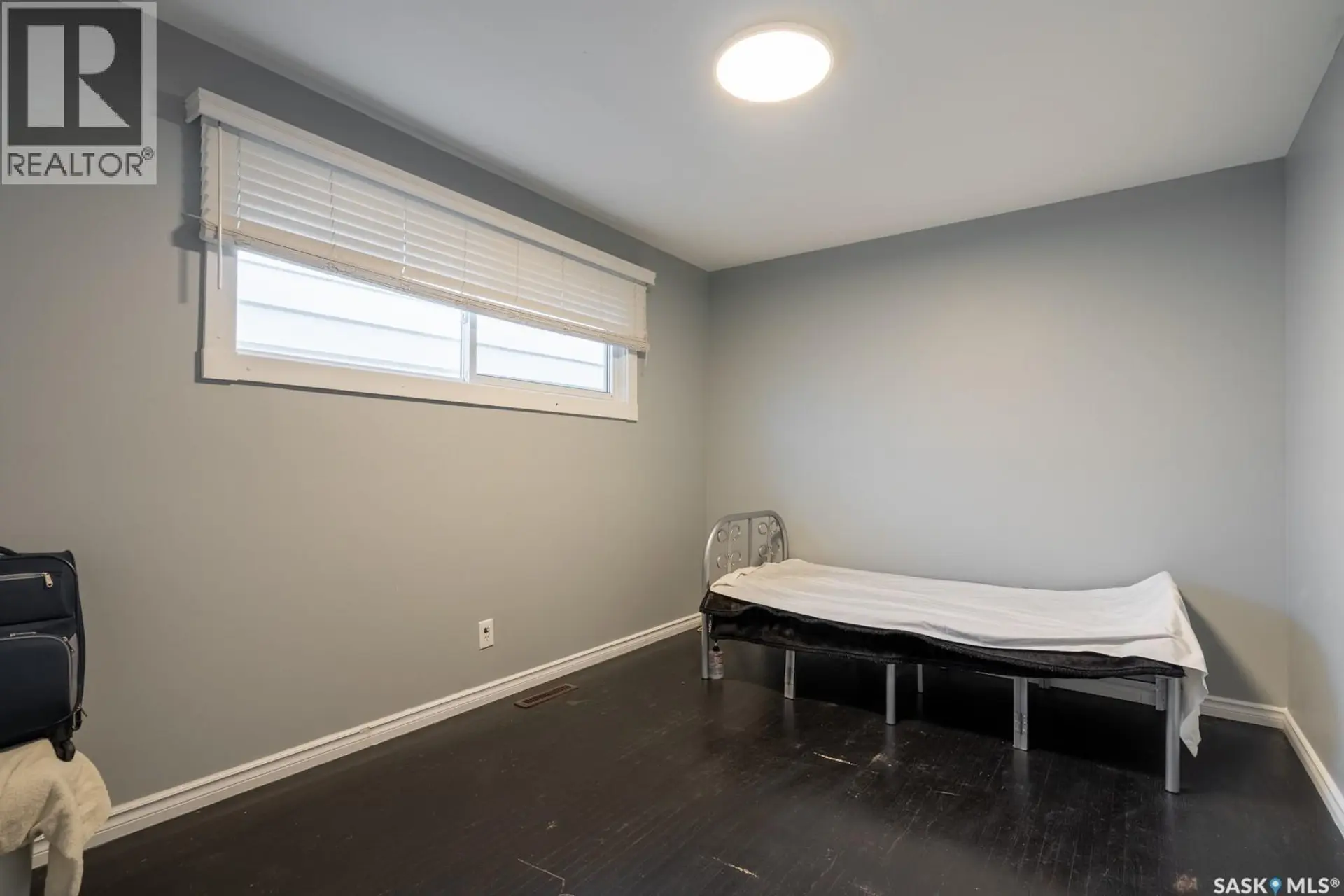1321 VICTORIA AVENUE - Image 8