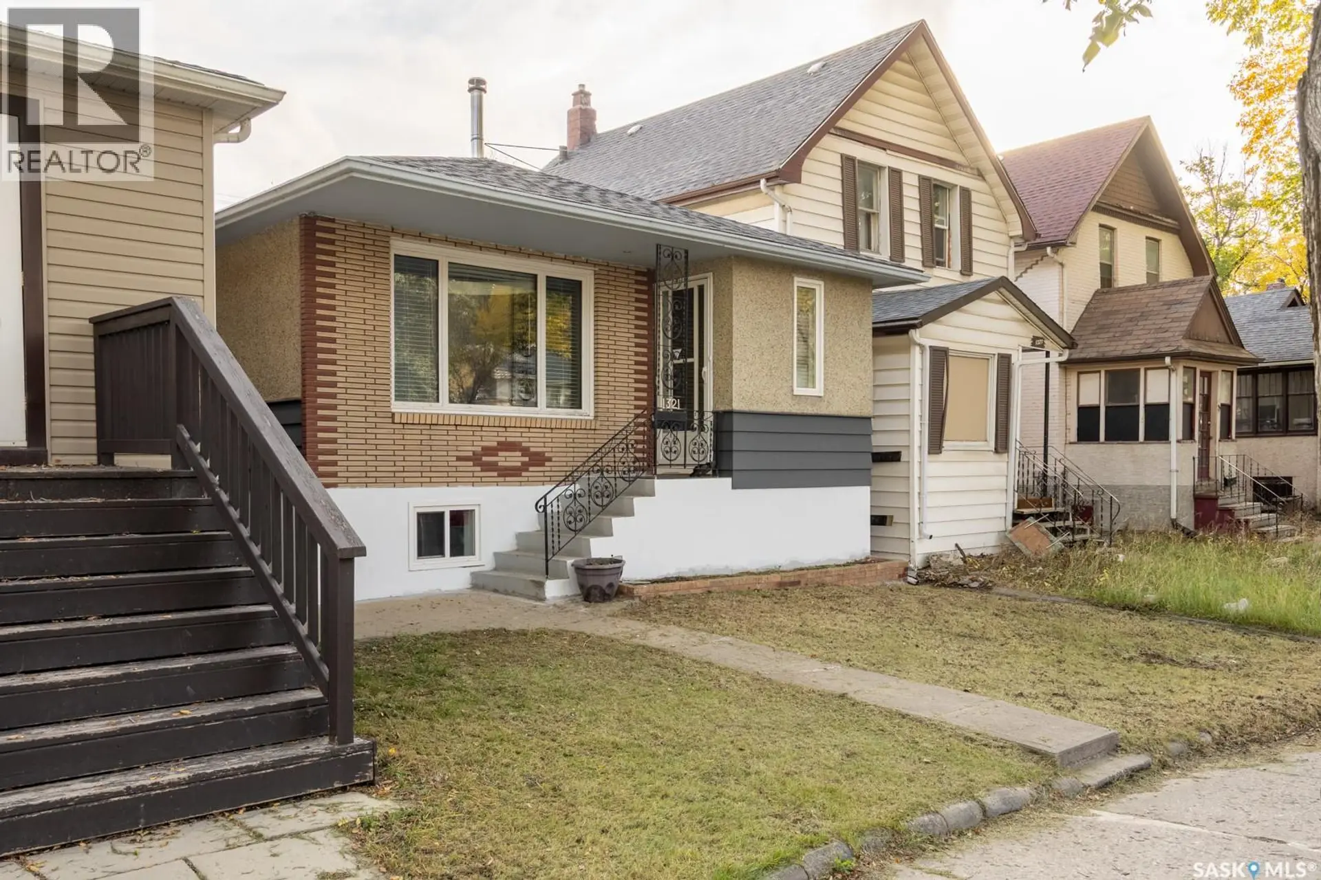 1321 VICTORIA AVENUE - Image 1