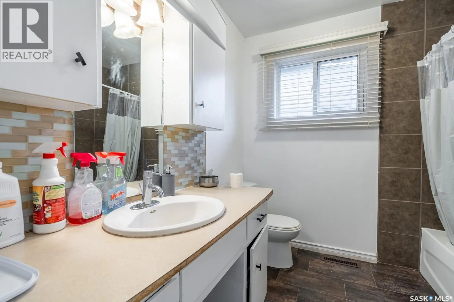 1321 VICTORIA AVENUE - Image 12