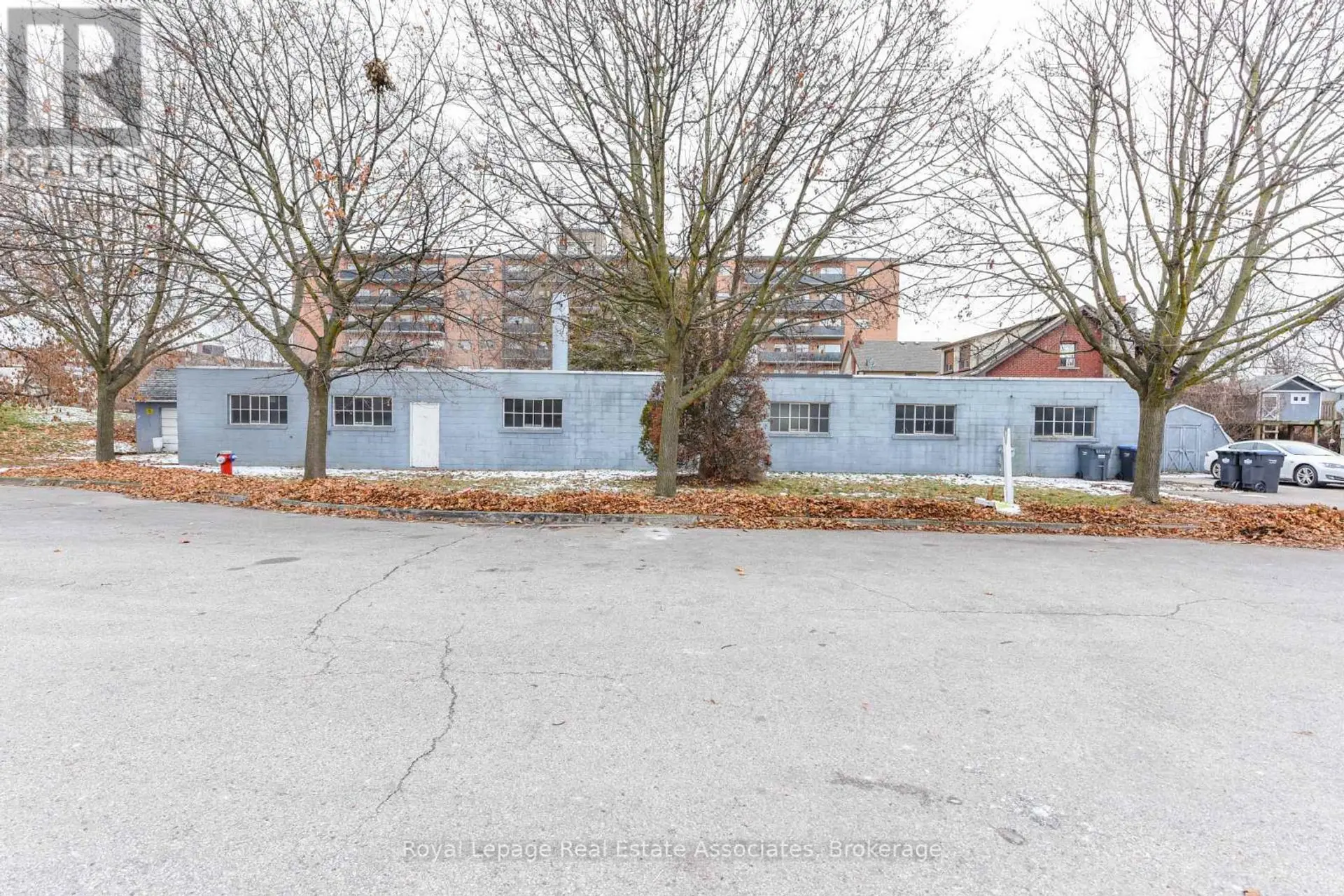 1089 SENECA AVENUE - Image 12