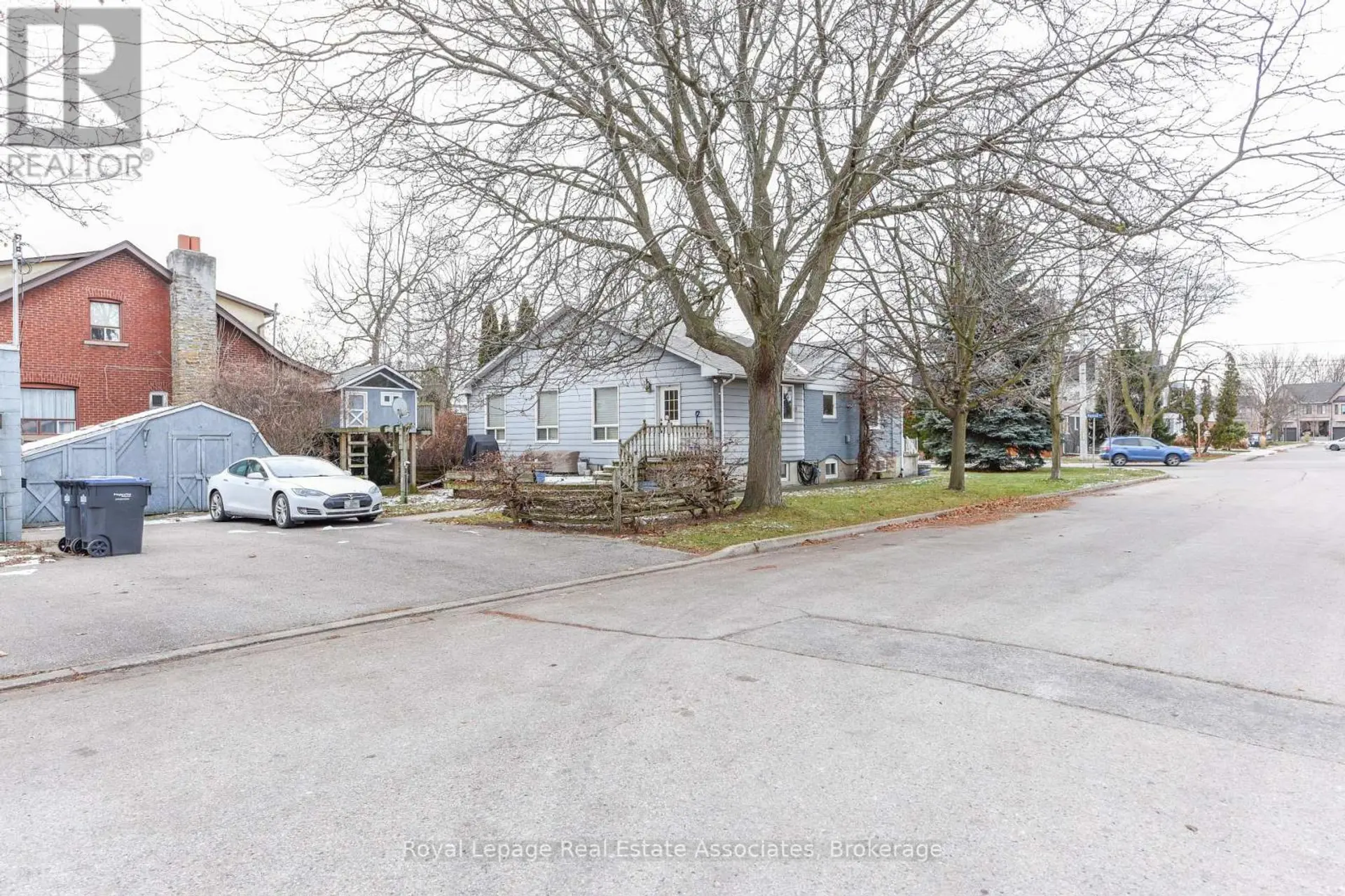 1089 SENECA AVENUE - Image 13