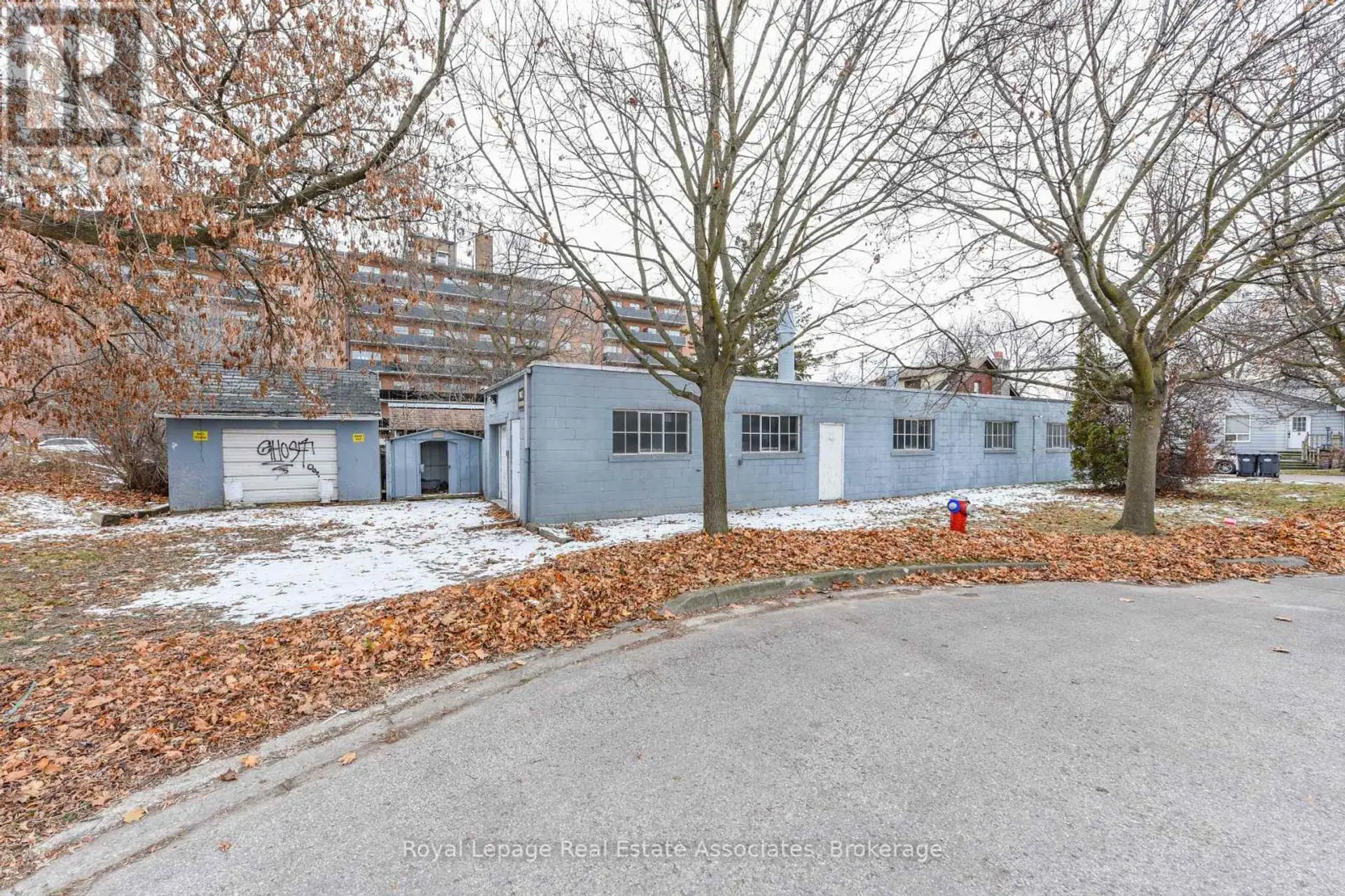 1089 SENECA AVENUE - Image 15