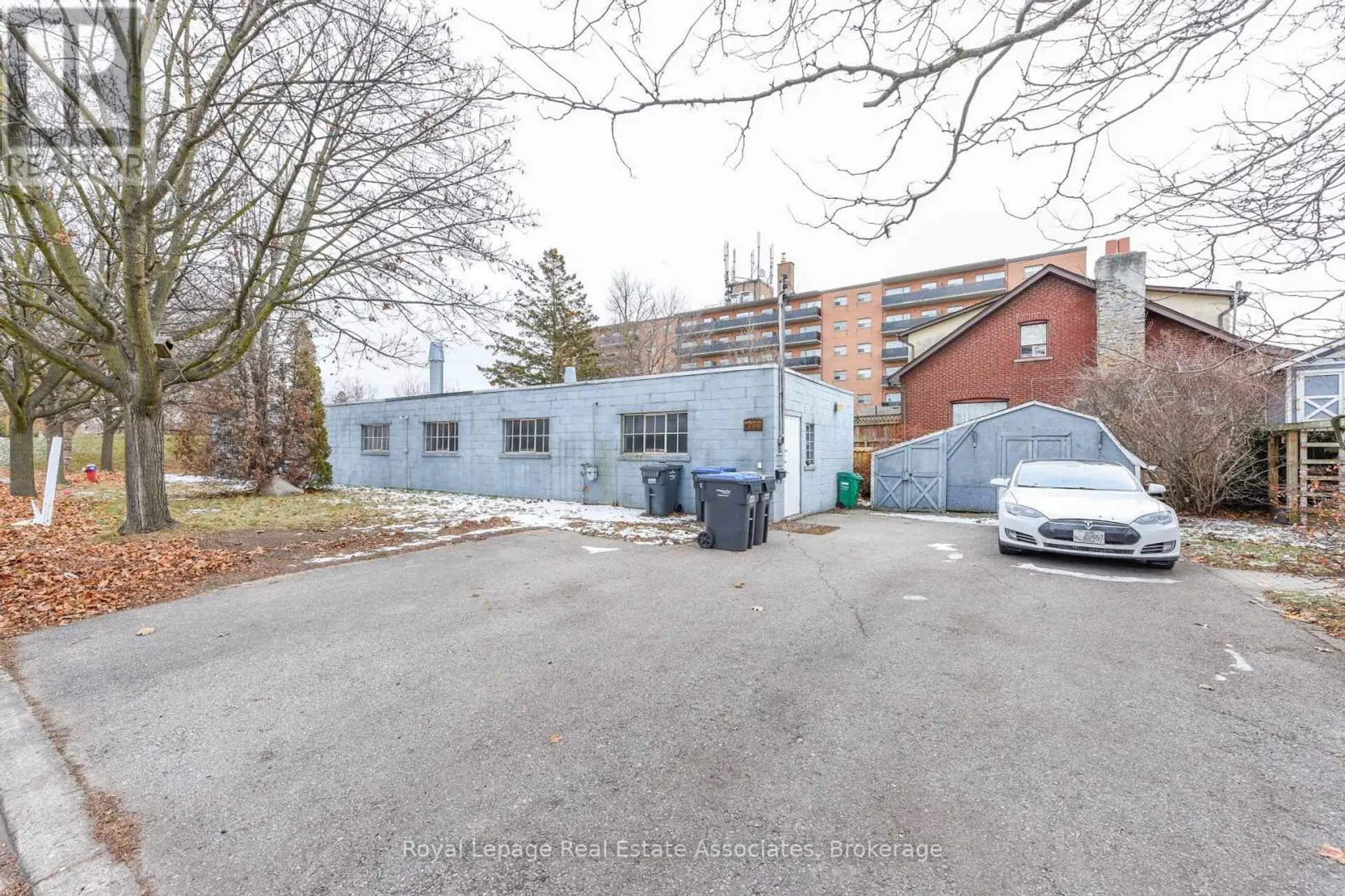 1089 SENECA AVENUE - Image 16
