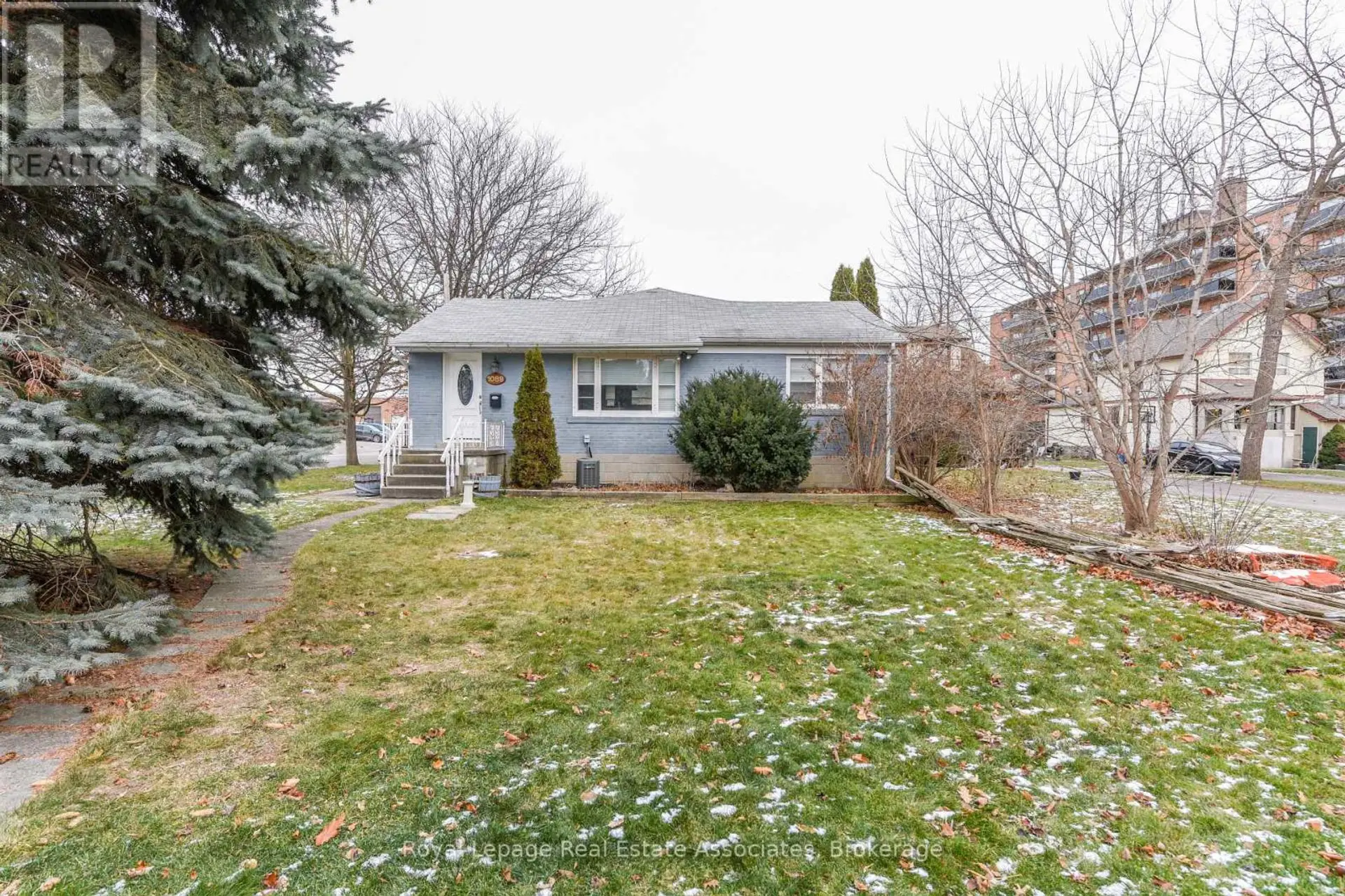 1089 SENECA AVENUE - Image 5