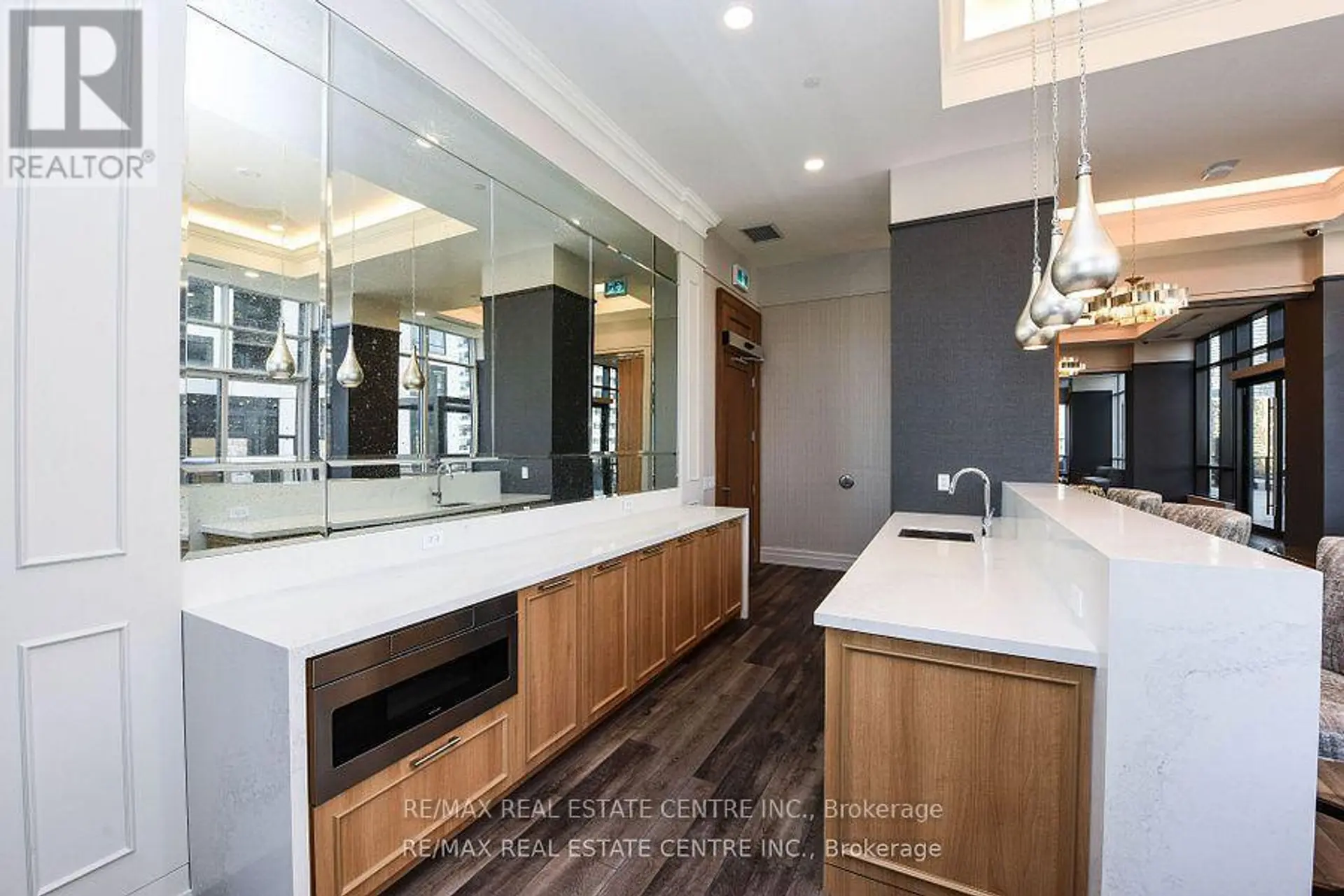 #3209 36 ELM DRIVE W - Image 10